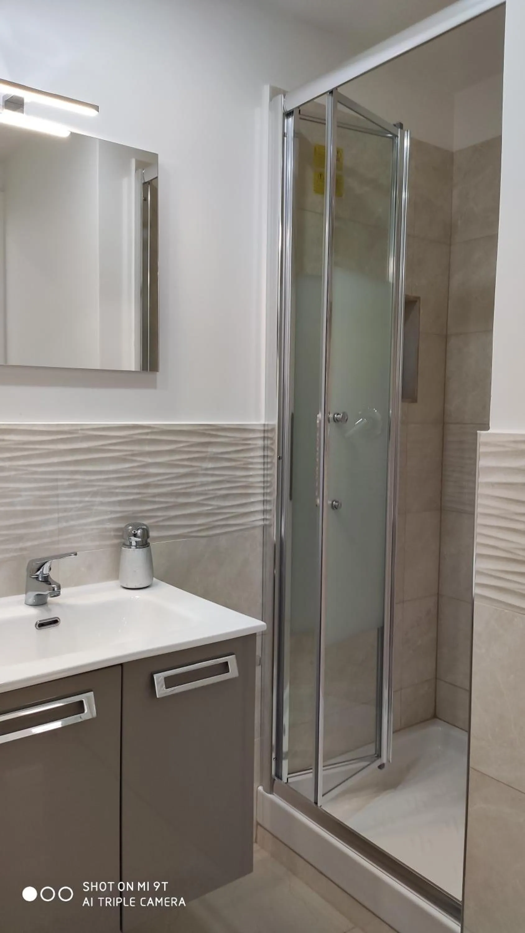 Shower in B&B Oplonti Resort