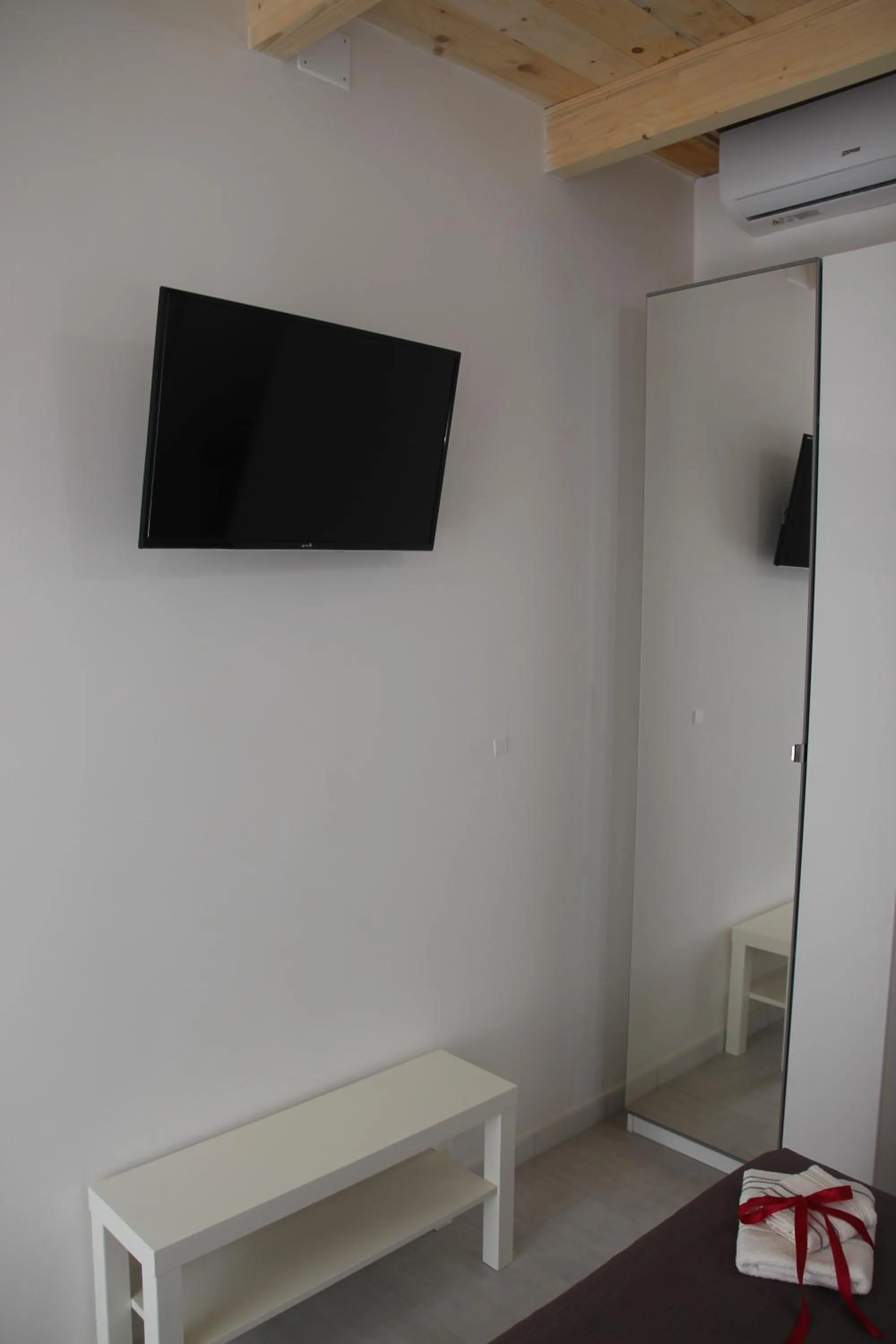 TV and multimedia in B&B Oplonti Resort