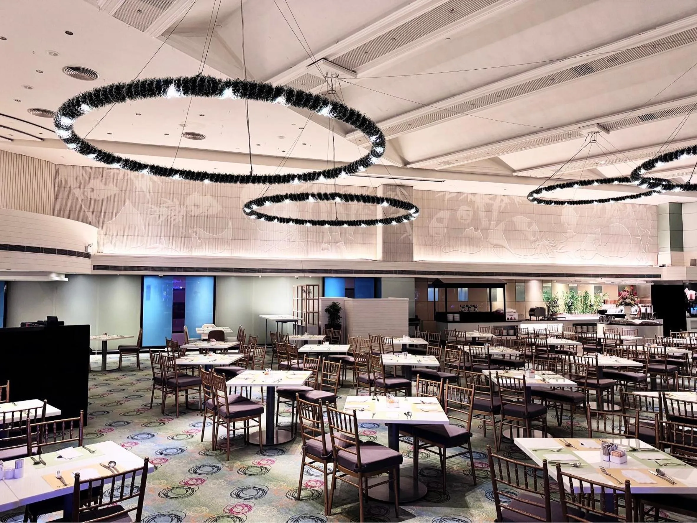 Restaurant/places to eat in Panda Hotel