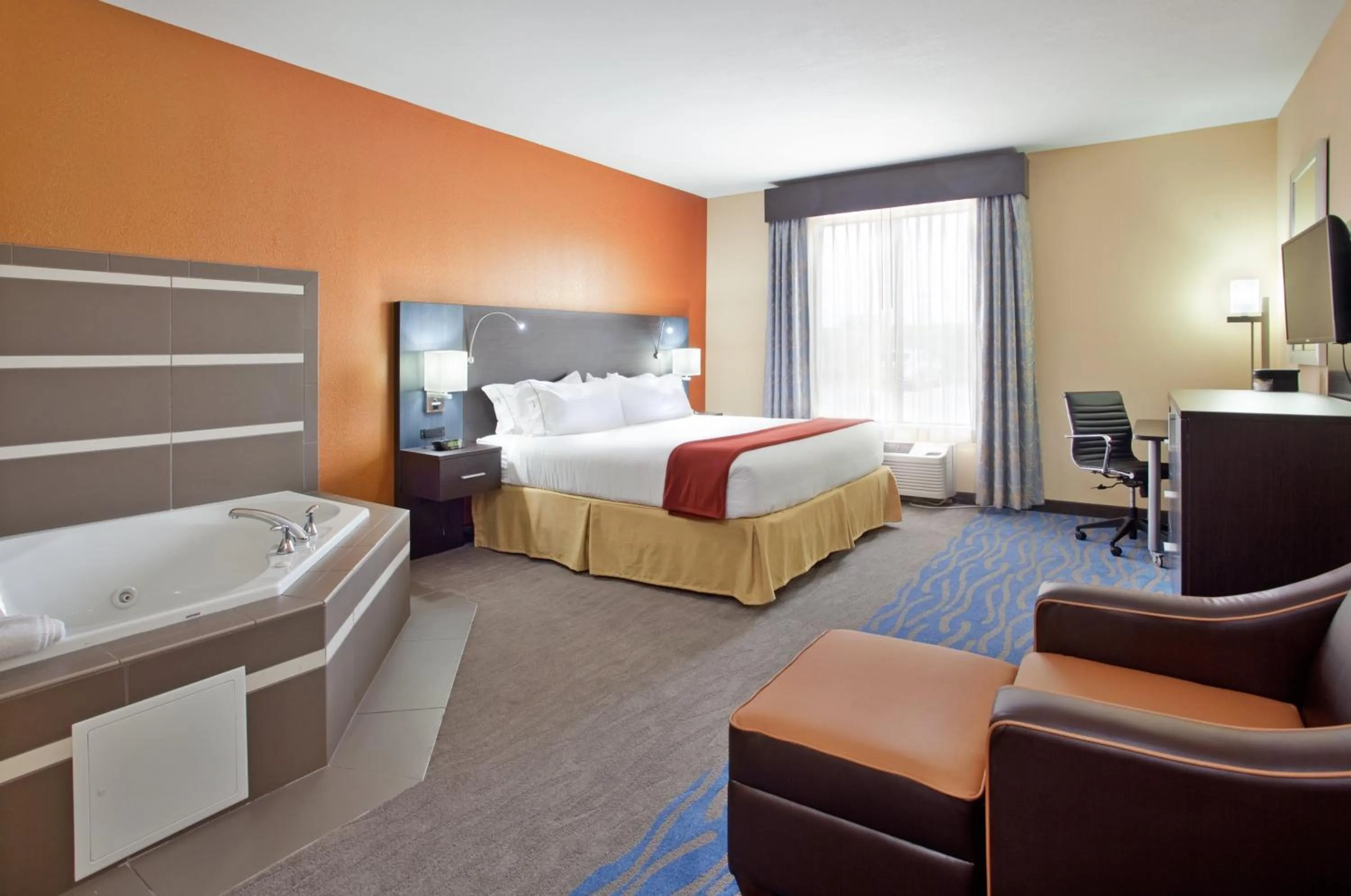 Photo of the whole room, Bed in Holiday Inn Express & Suites St Louis Airport by IHG