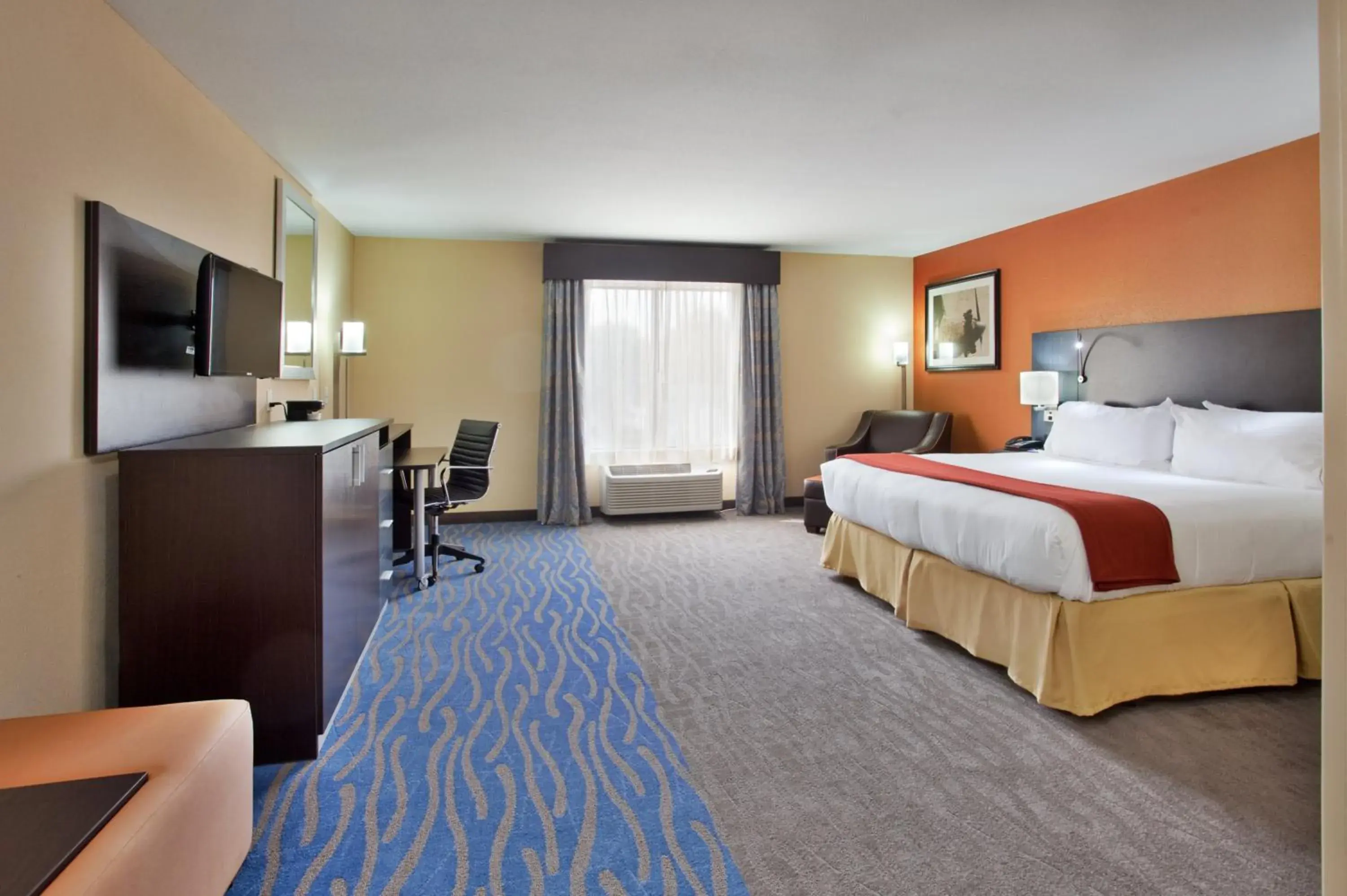 Standard King Room in Holiday Inn Express & Suites St Louis Airport by IHG Standard King Room in Holiday Inn Express & Suites St Louis Airport by IHG