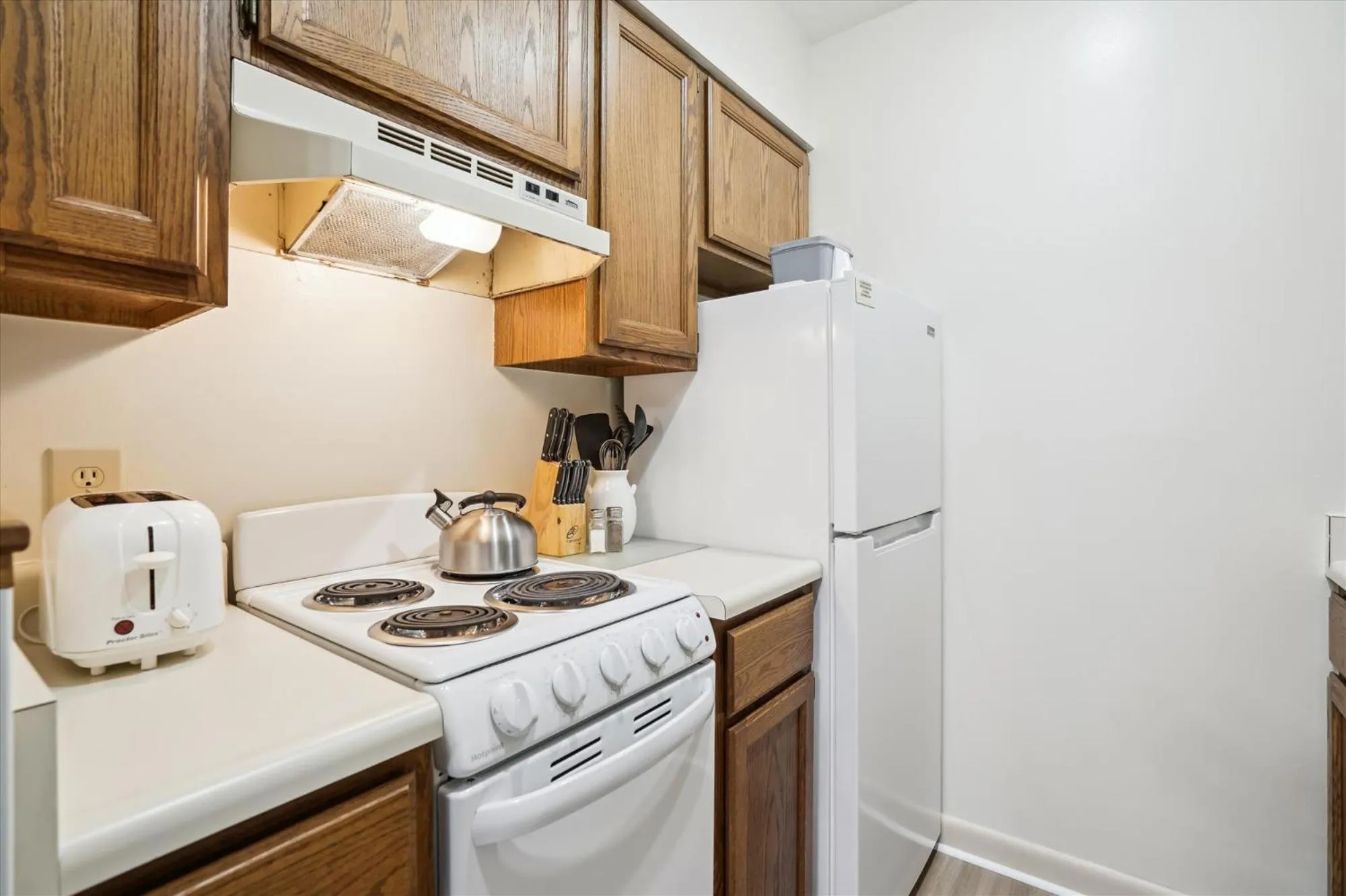 Kitchen or kitchenette in Cedarbrook Queen Suite 103