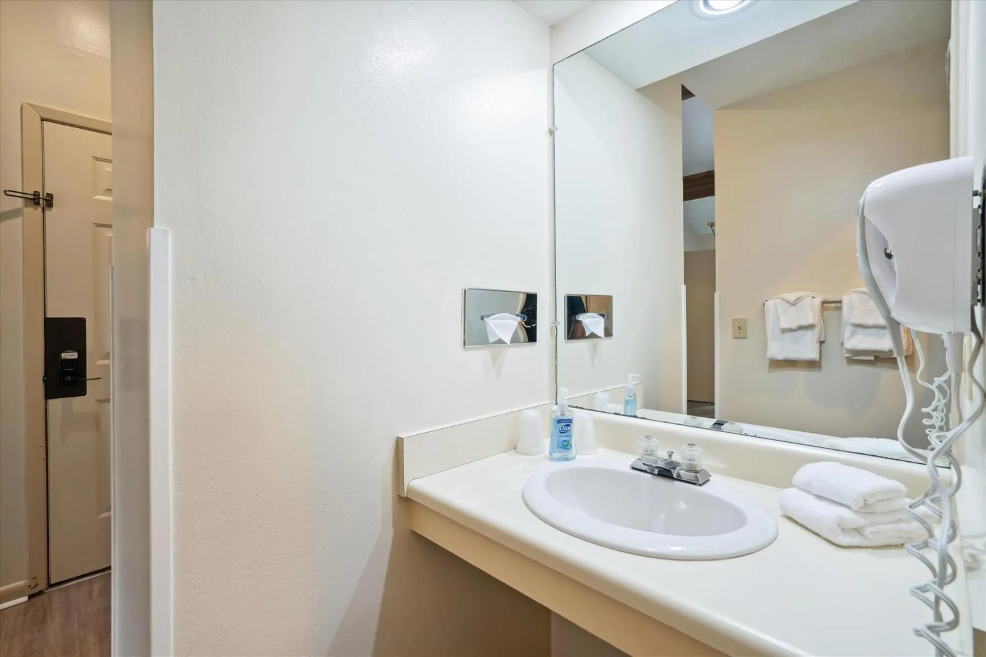 Shower in Cedarbrook Standard Hotel Room 204