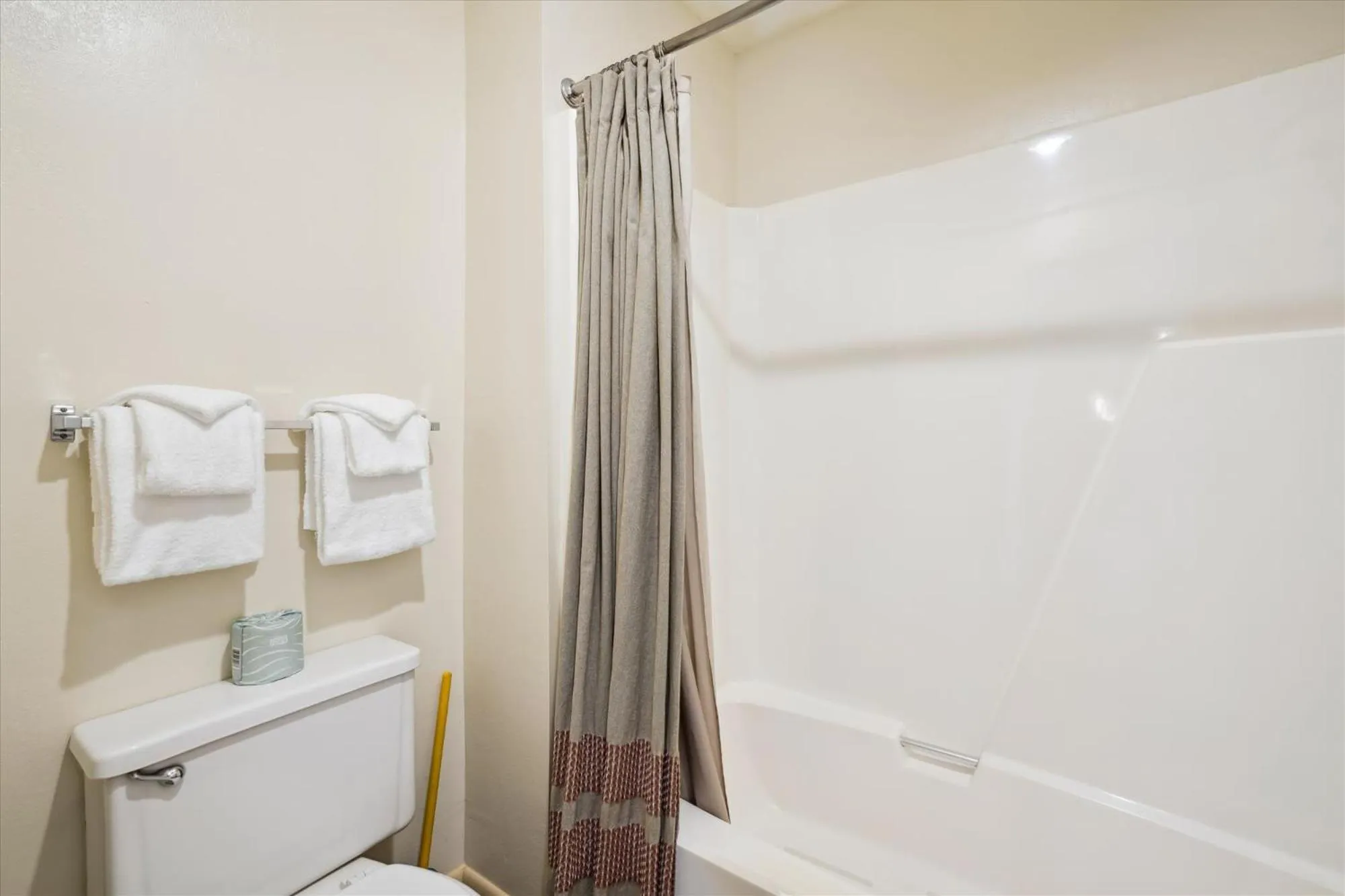 Shower in Cedarbrook Standard Hotel Room 204