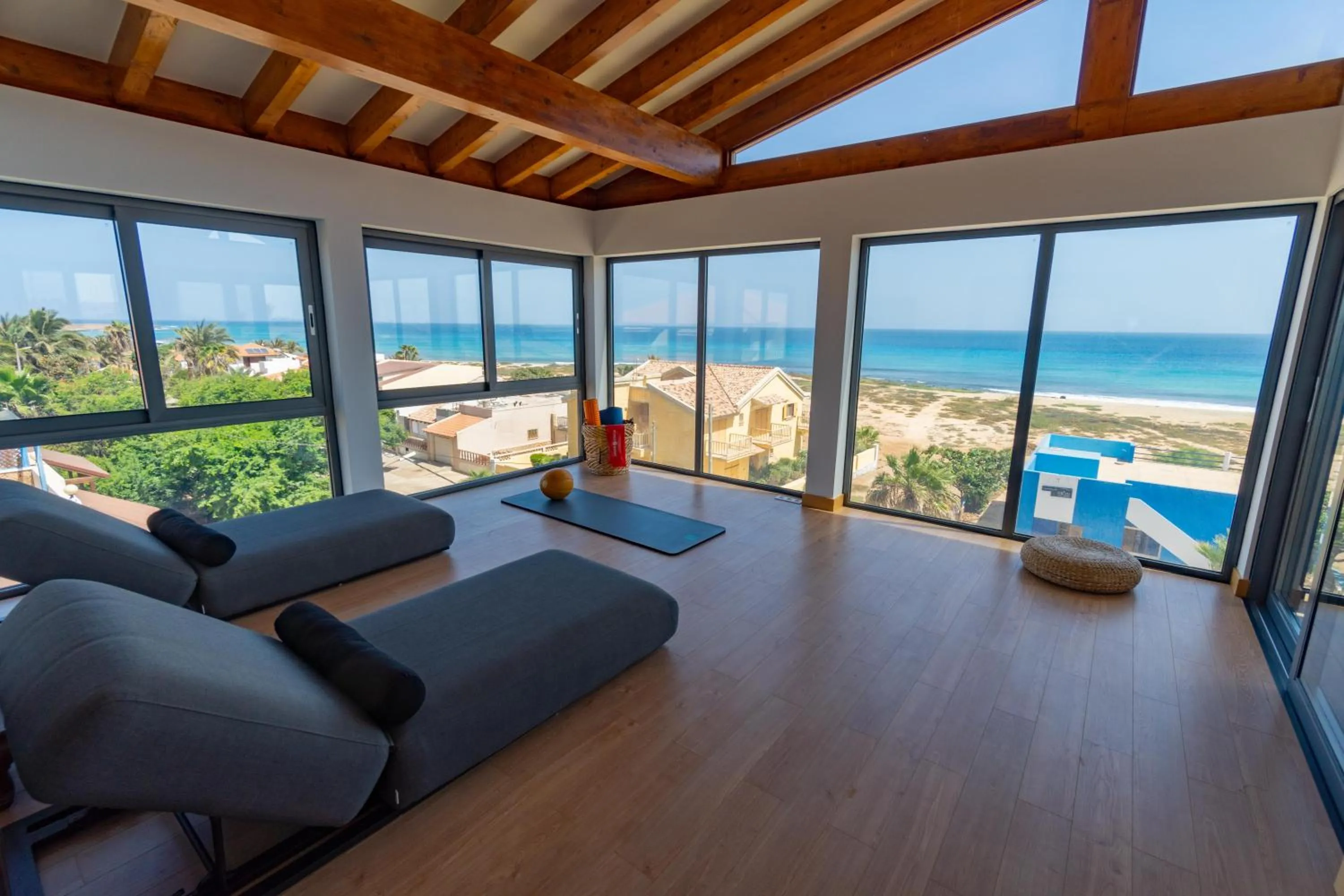Angulo House