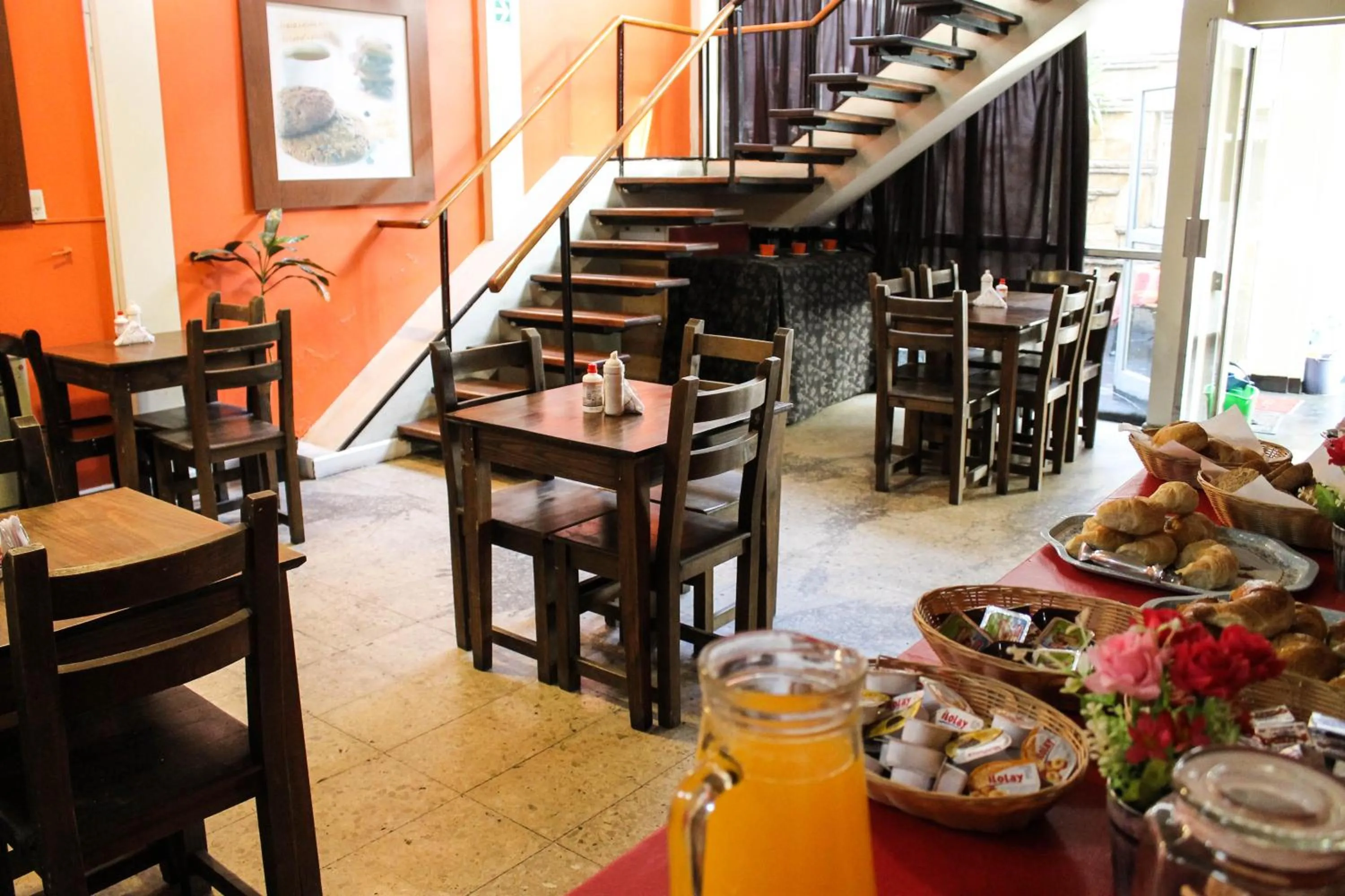 Restaurant/places to eat in Casi Guemes Hotel