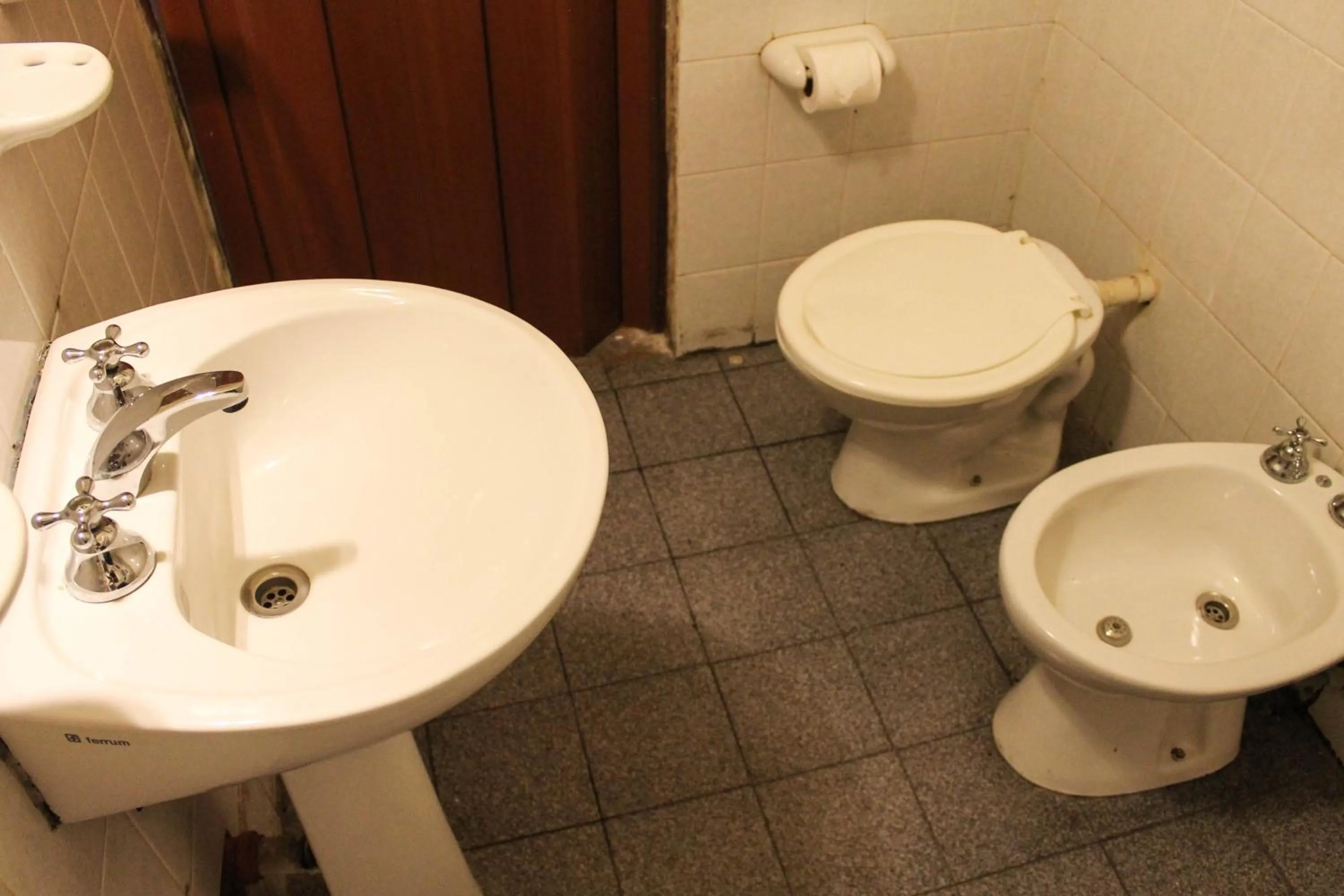 Bathroom in Casi Guemes Hotel