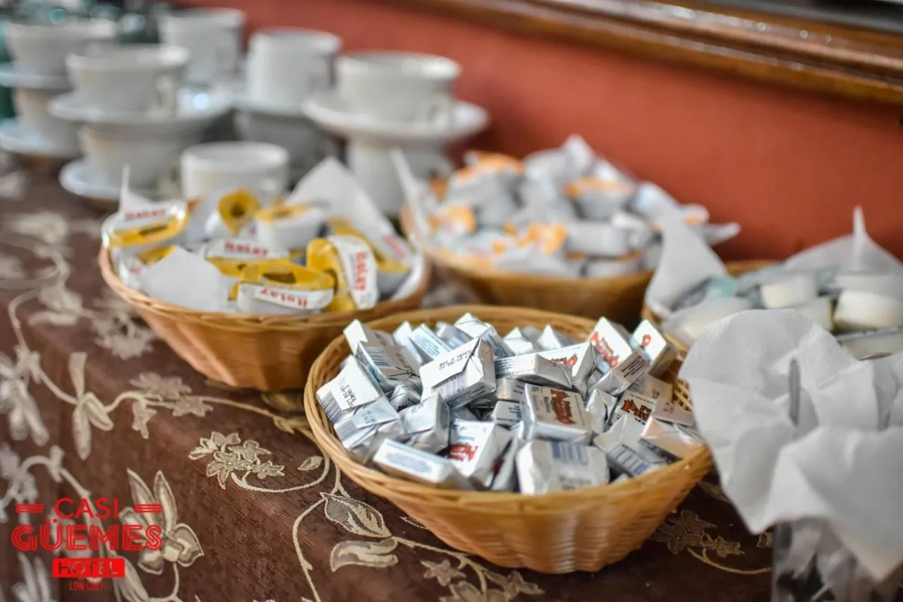 Food and drinks in Casi Guemes Hotel