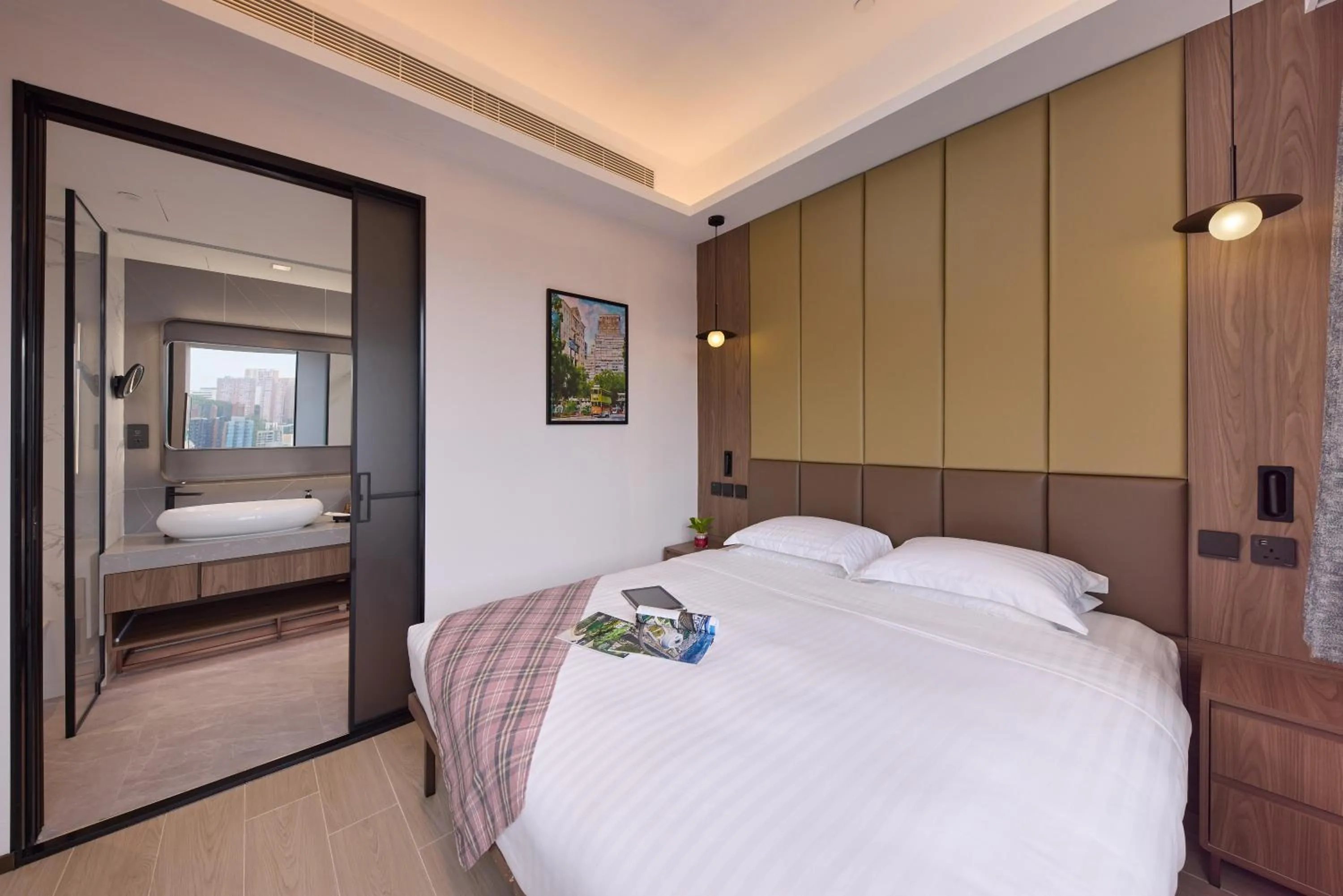 Bed in Rosedale Hotel Hong Kong