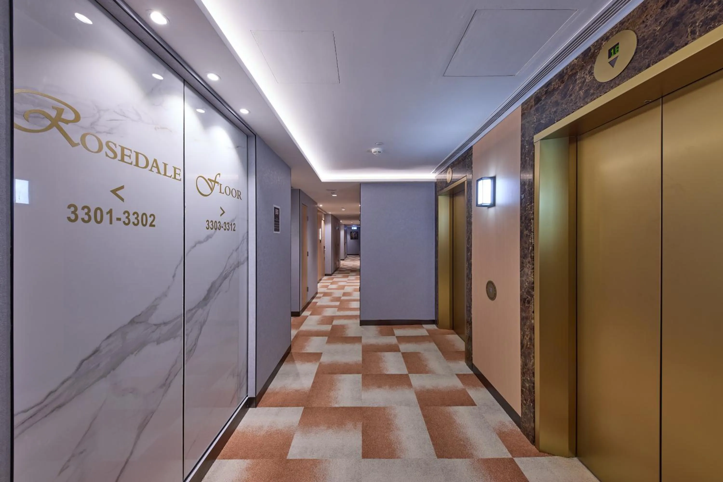 elevator in Rosedale Hotel Hong Kong