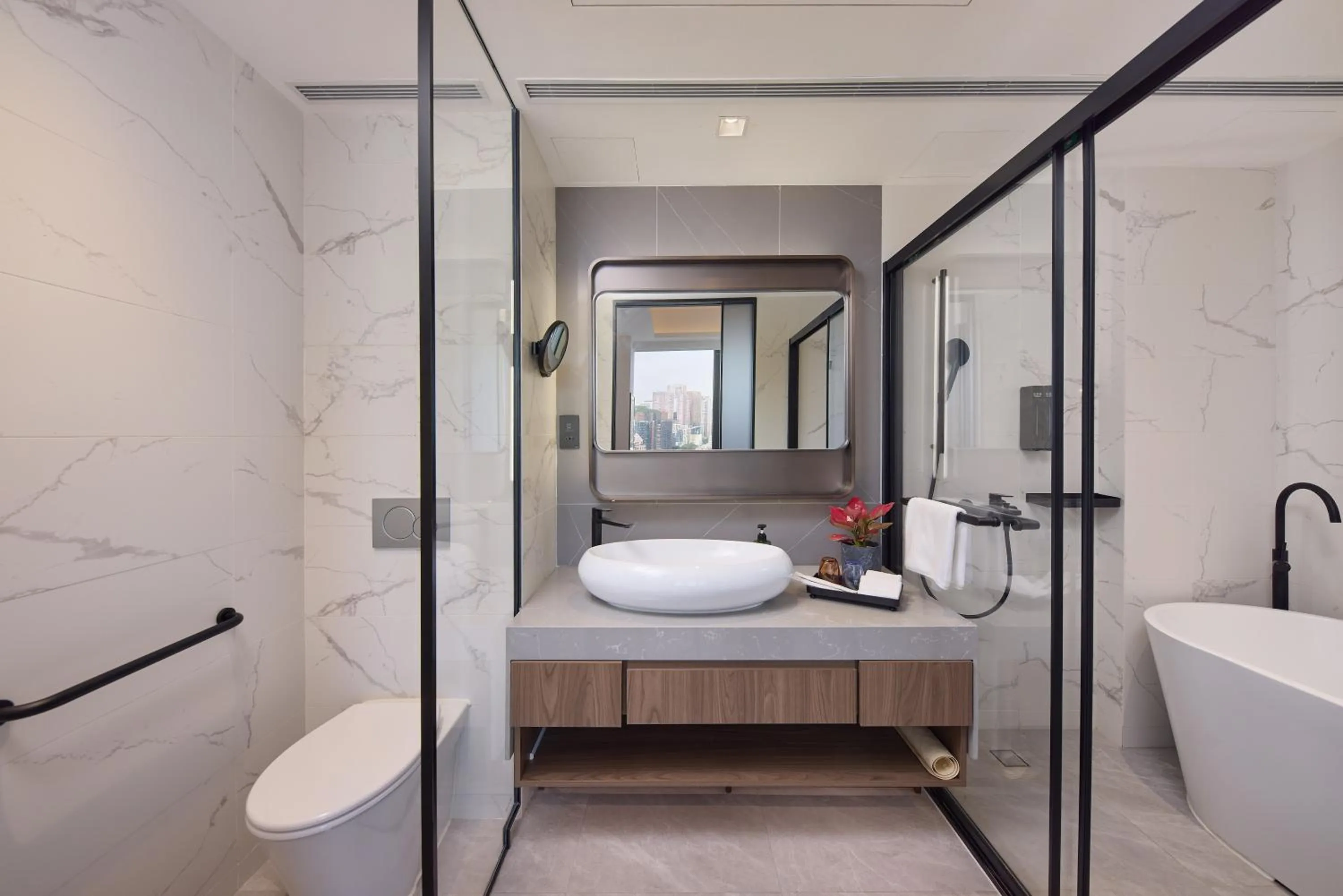 Shower in Rosedale Hotel Hong Kong