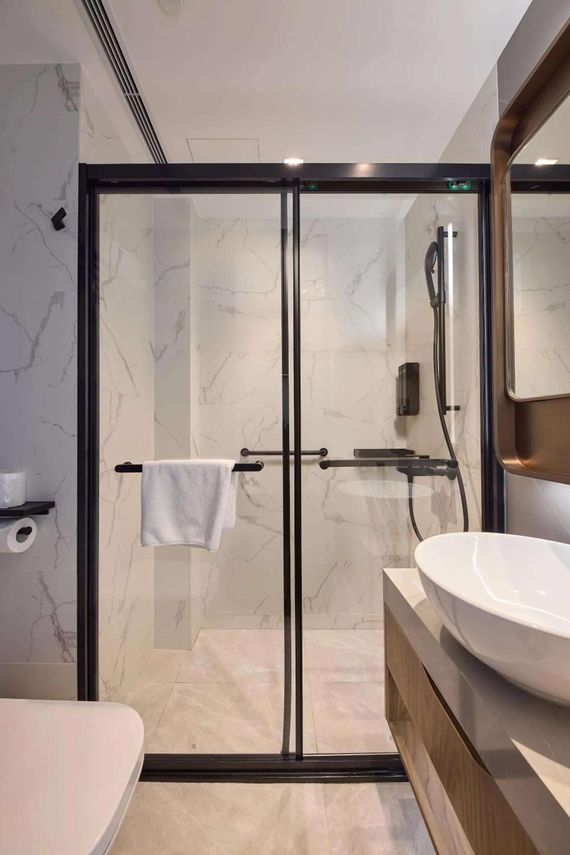 Shower in Rosedale Hotel Hong Kong