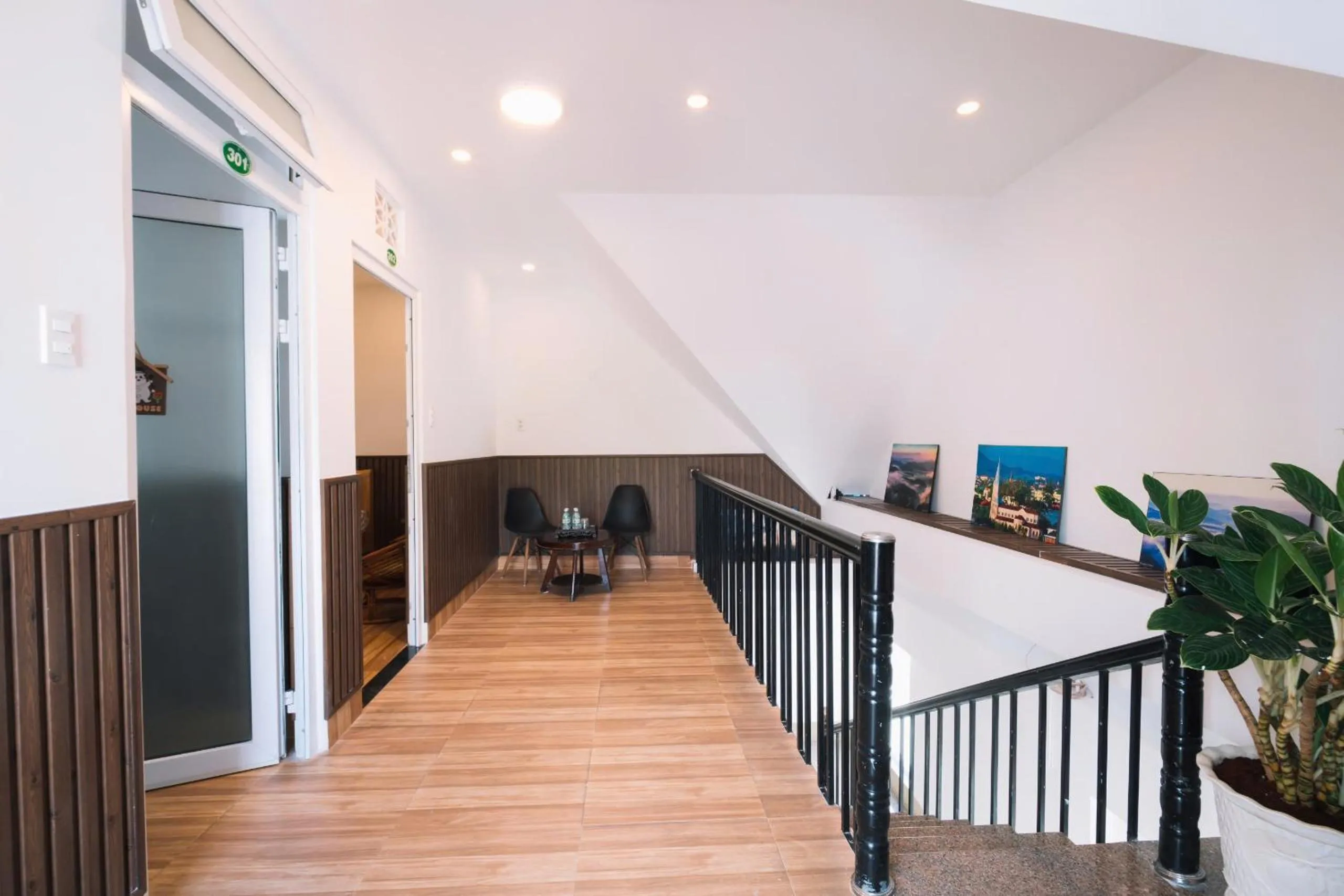 Communal lounge/ TV room in Cherry House Đà Lạt