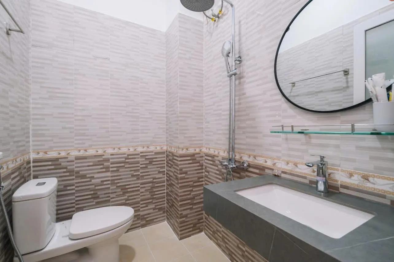 Shower in Cherry House Đà Lạt