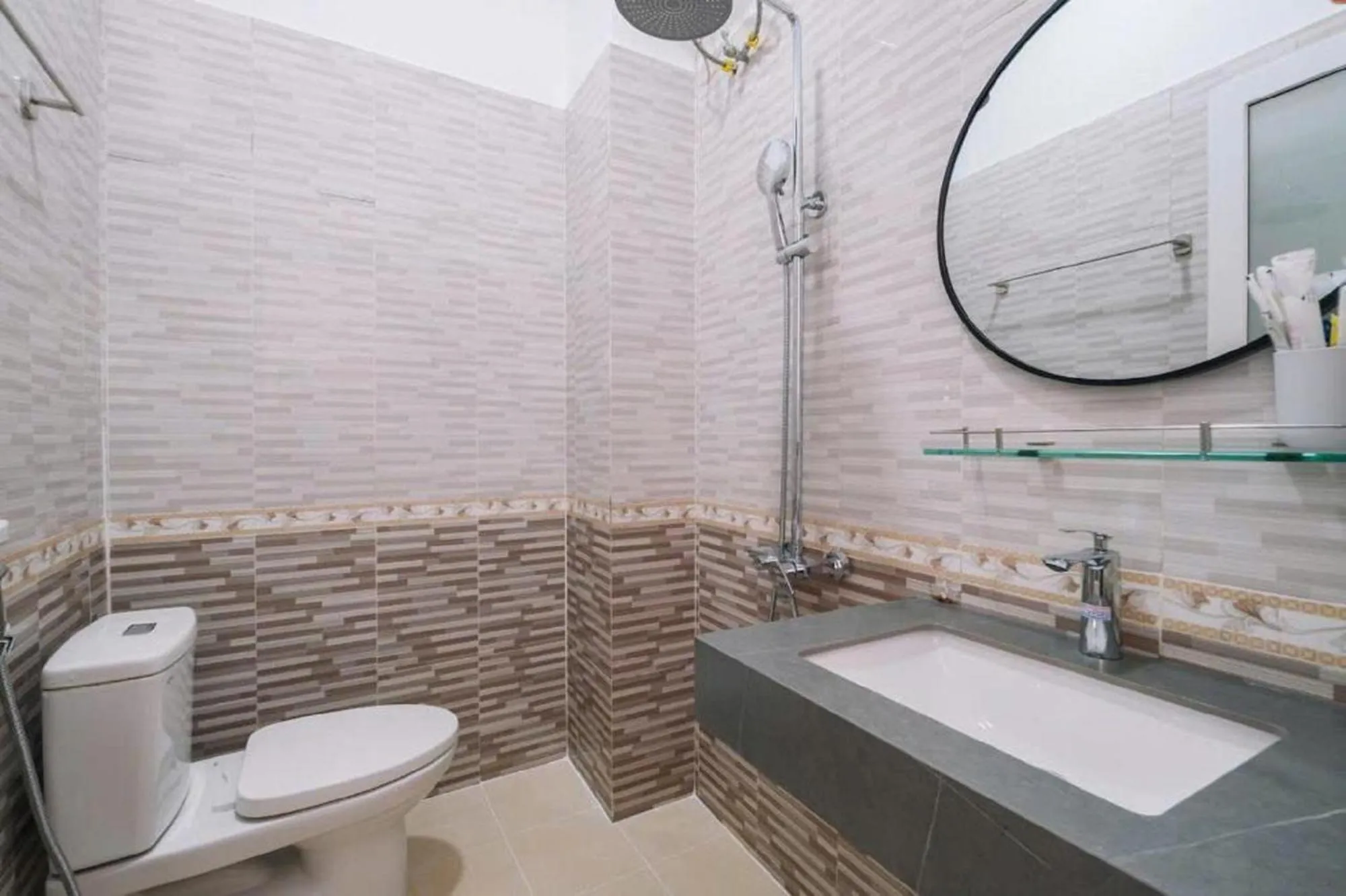 Shower in Cherry House Đà Lạt