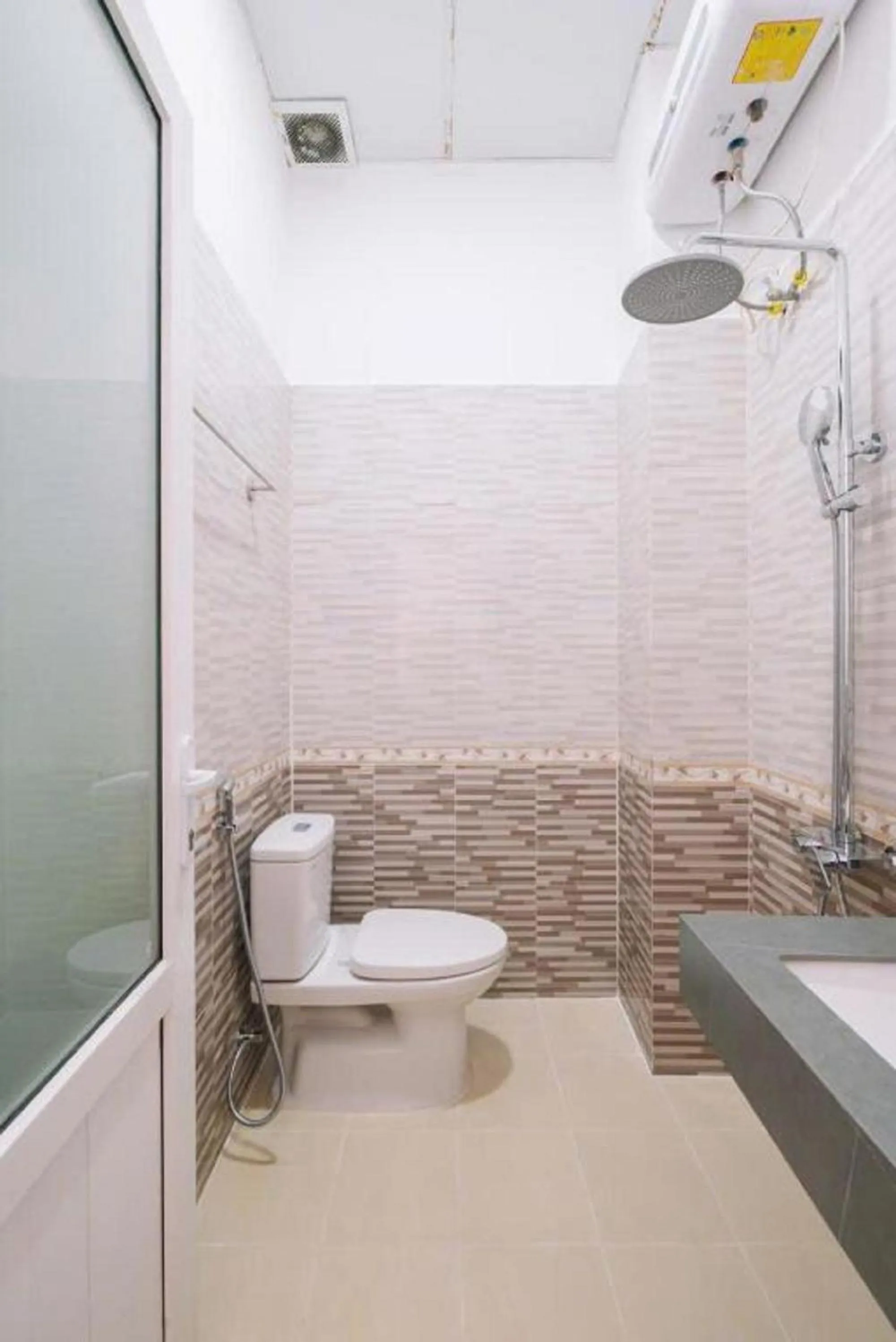 Shower in Cherry House Đà Lạt