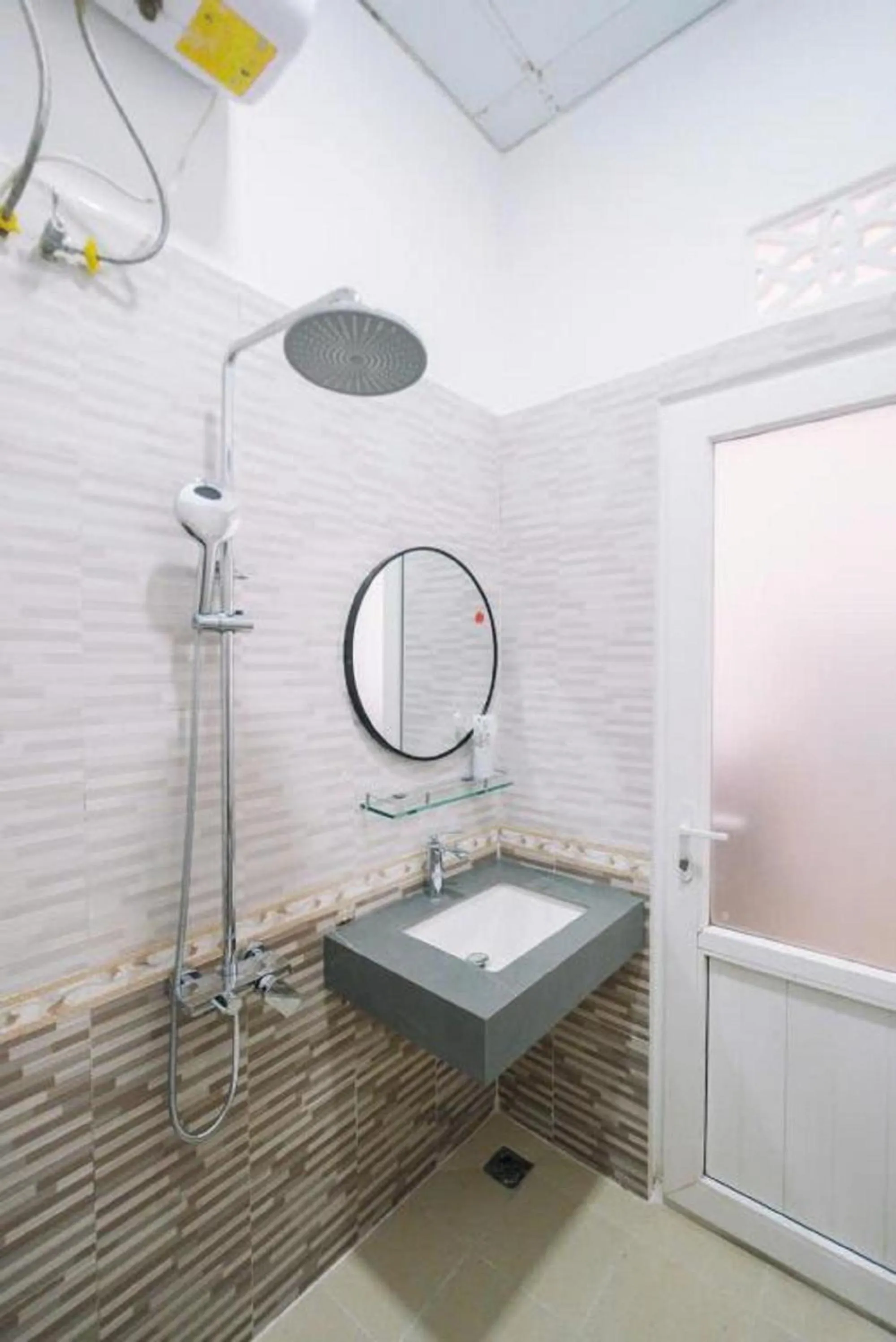 Shower in Cherry House Đà Lạt