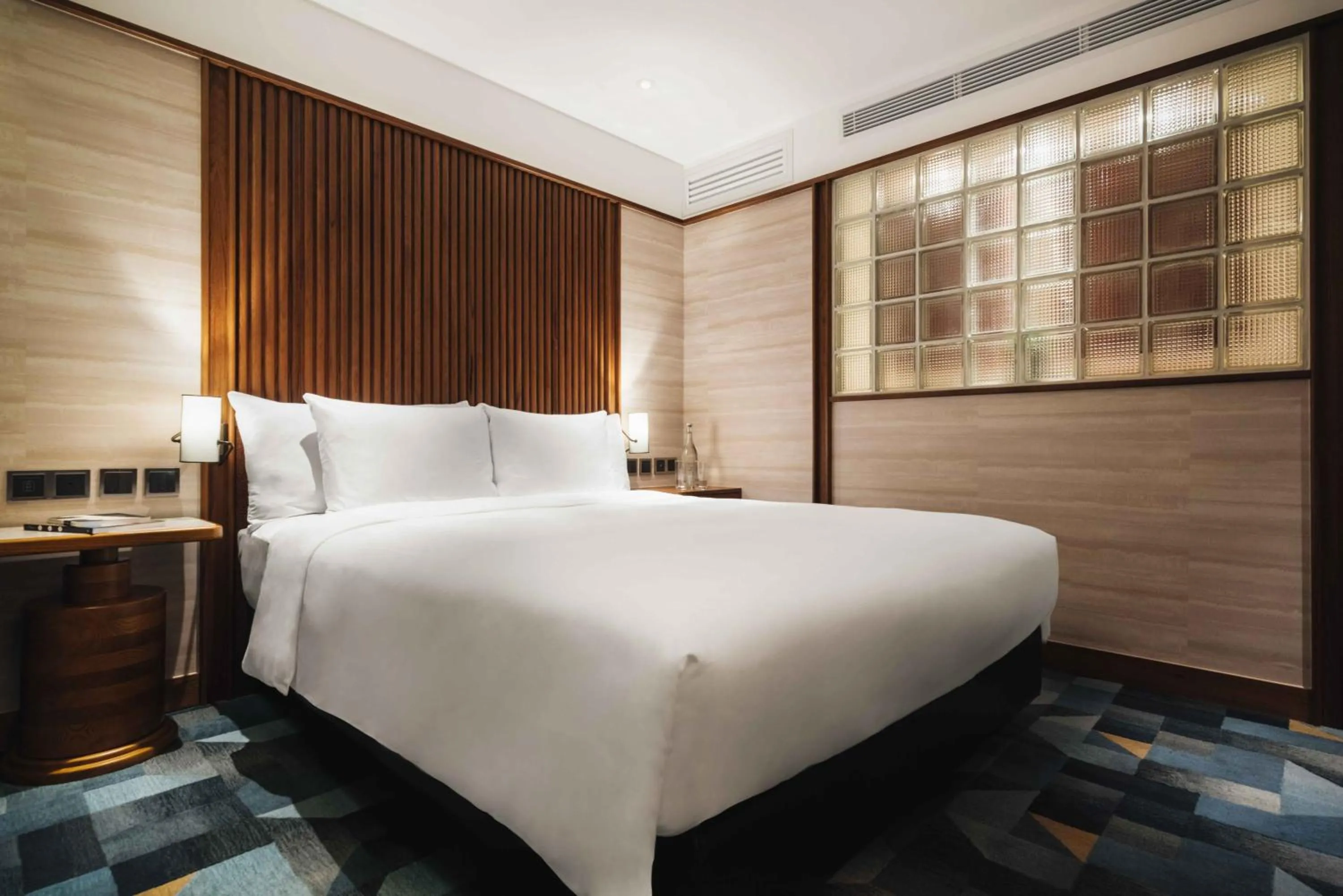 Bedroom, Bed in Eaton HK