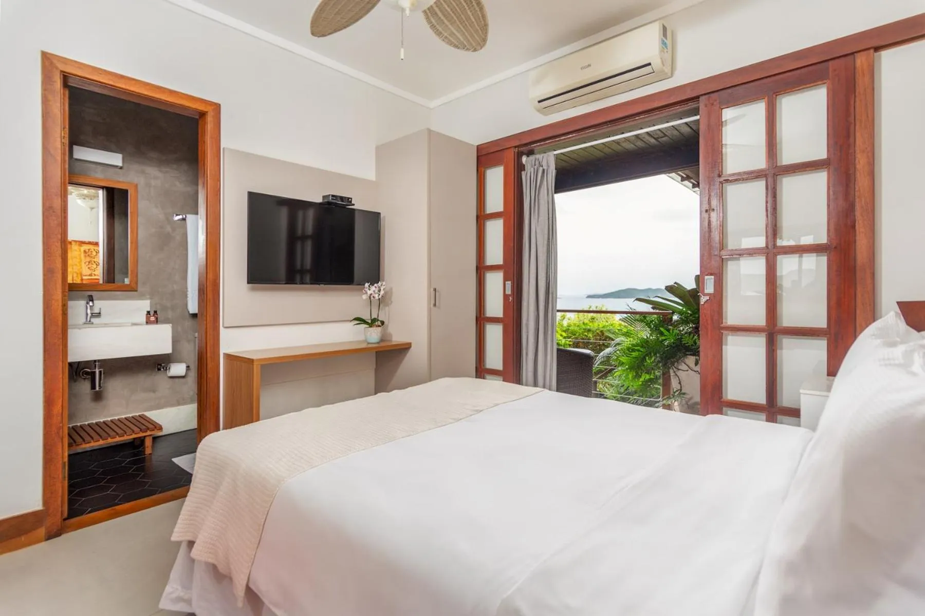 Bed in Gringos Boutique Hotel