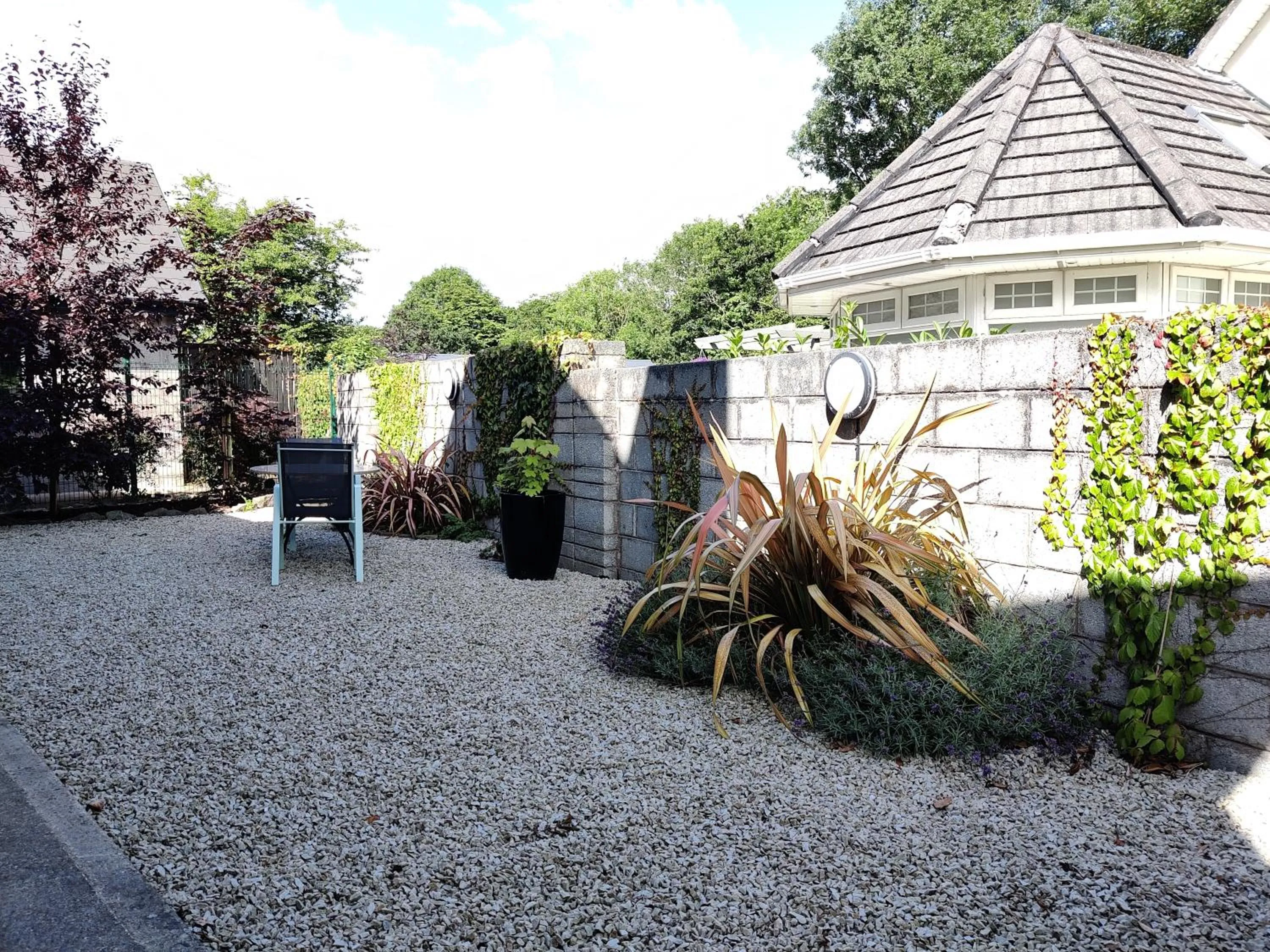 Garden in Foxhollow House Suite