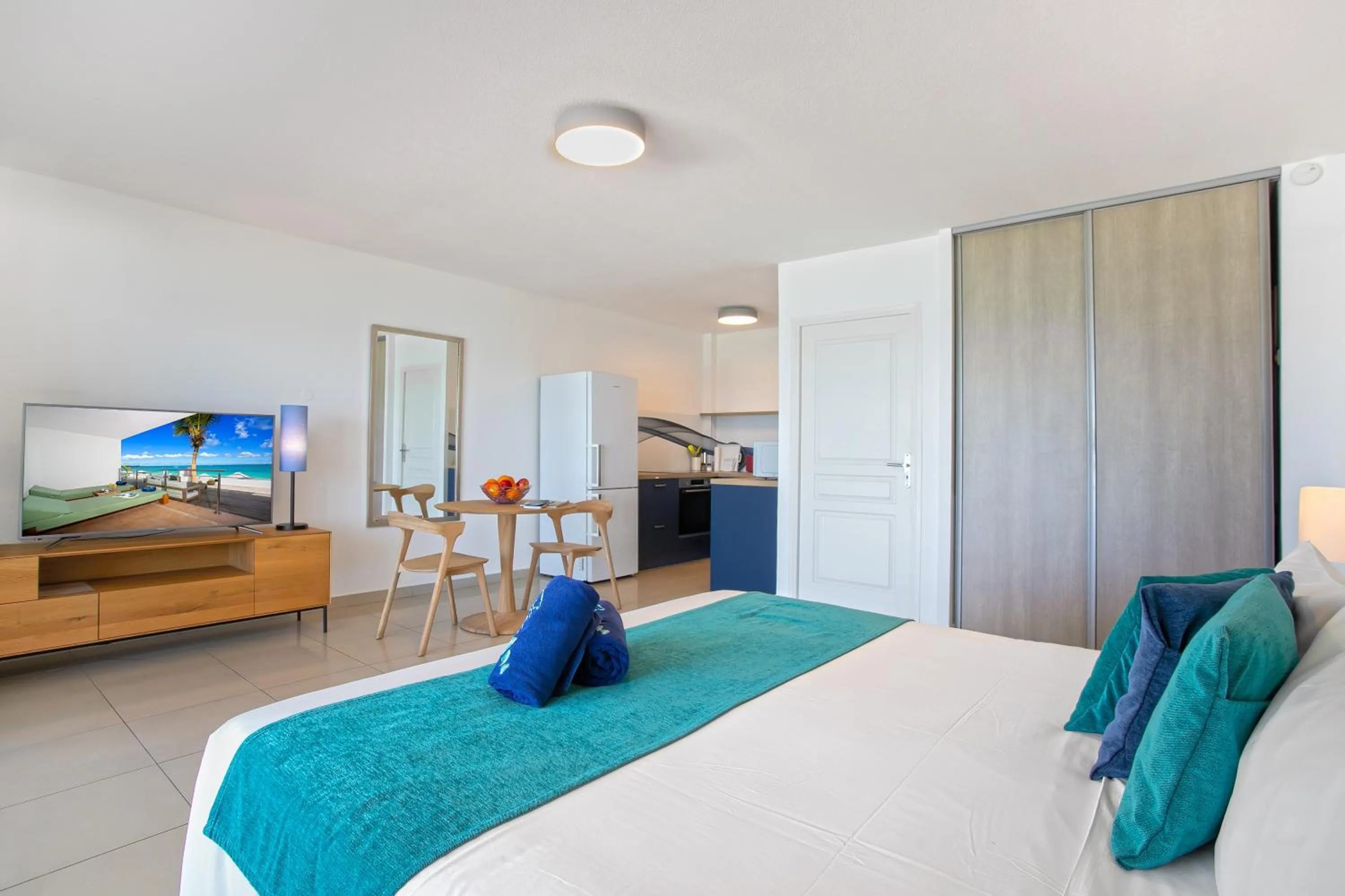 Bed in Bleu Emeraude Hotel