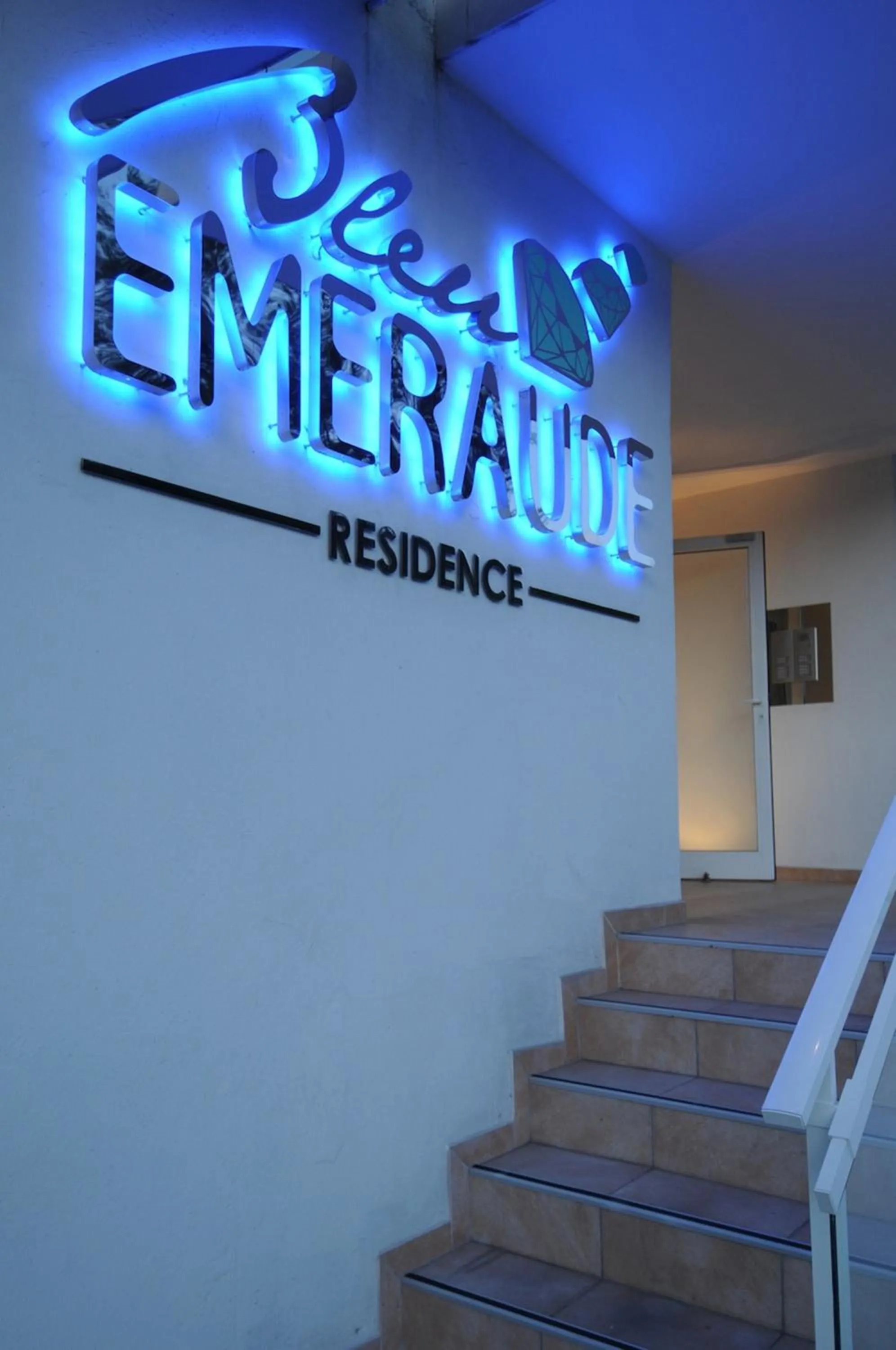 Facade/entrance in Bleu Emeraude Hotel