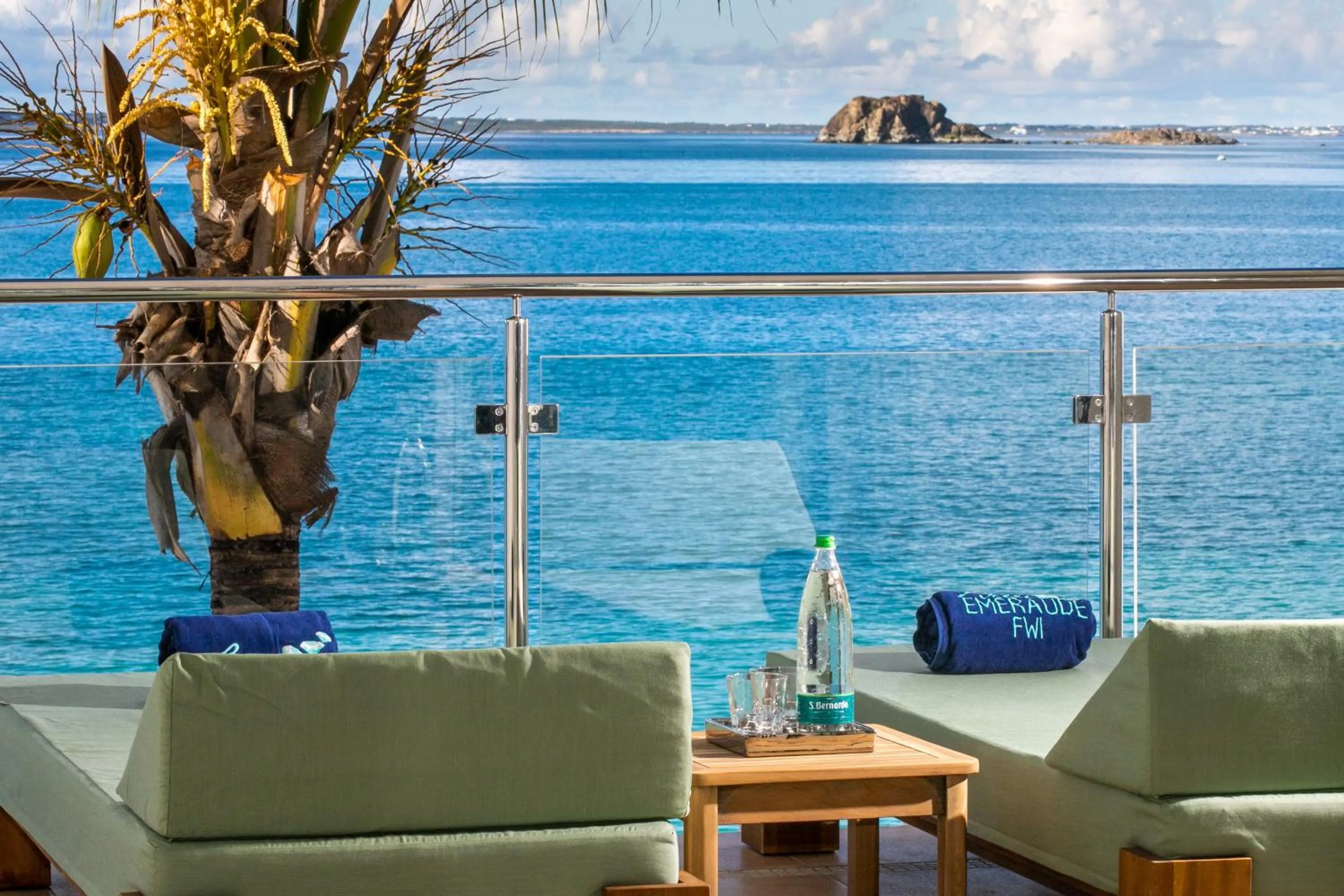 Balcony/Terrace in Bleu Emeraude Hotel