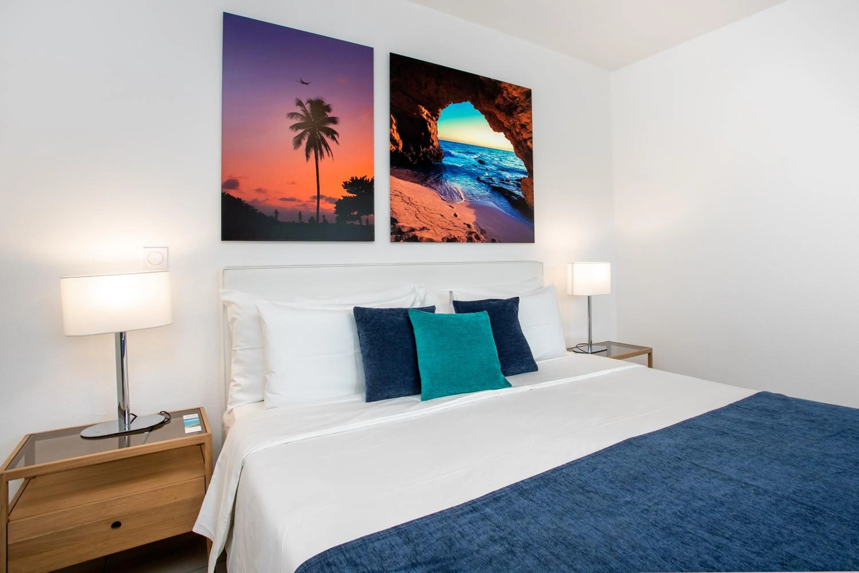 Bed in Bleu Emeraude Hotel