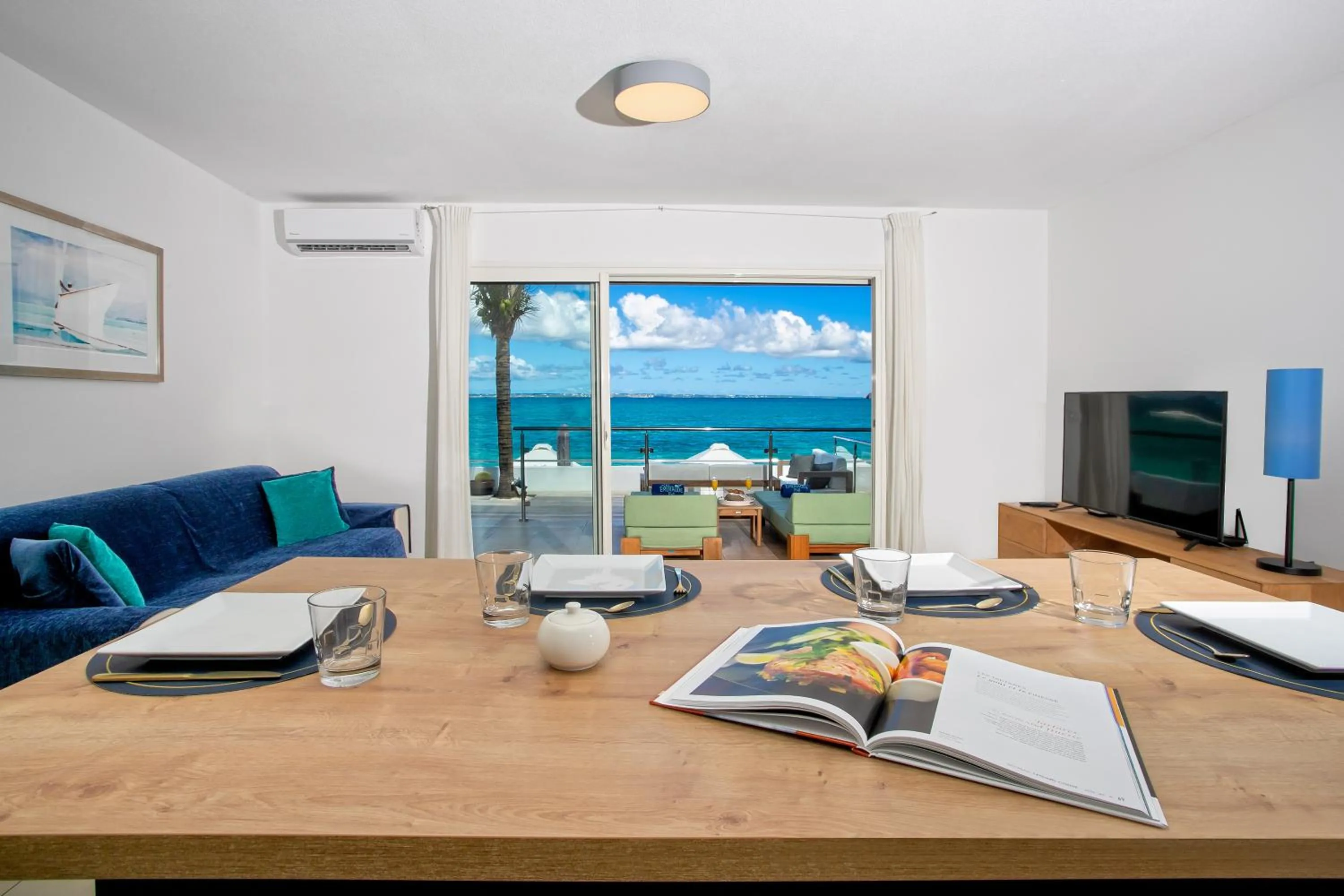 Balcony/Terrace in Bleu Emeraude Hotel