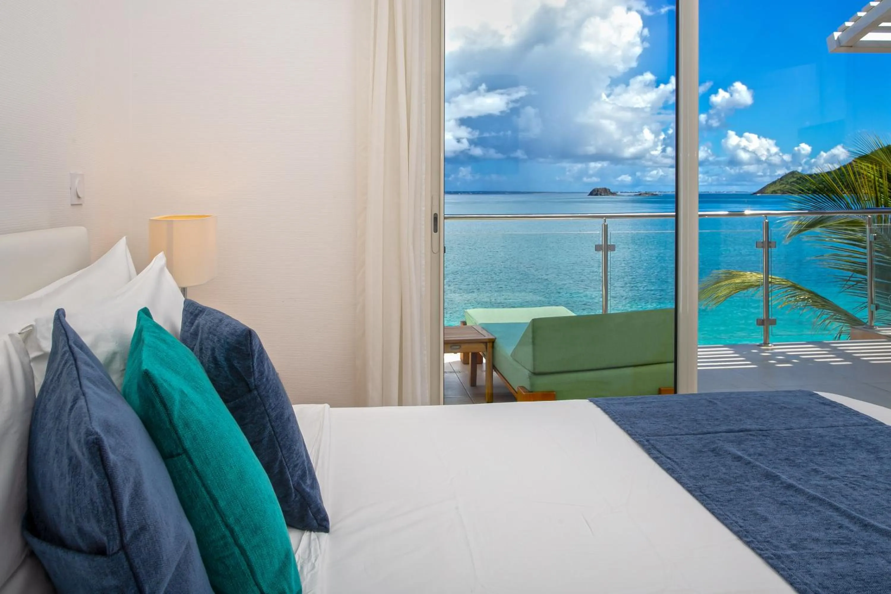 Bed in Bleu Emeraude Hotel