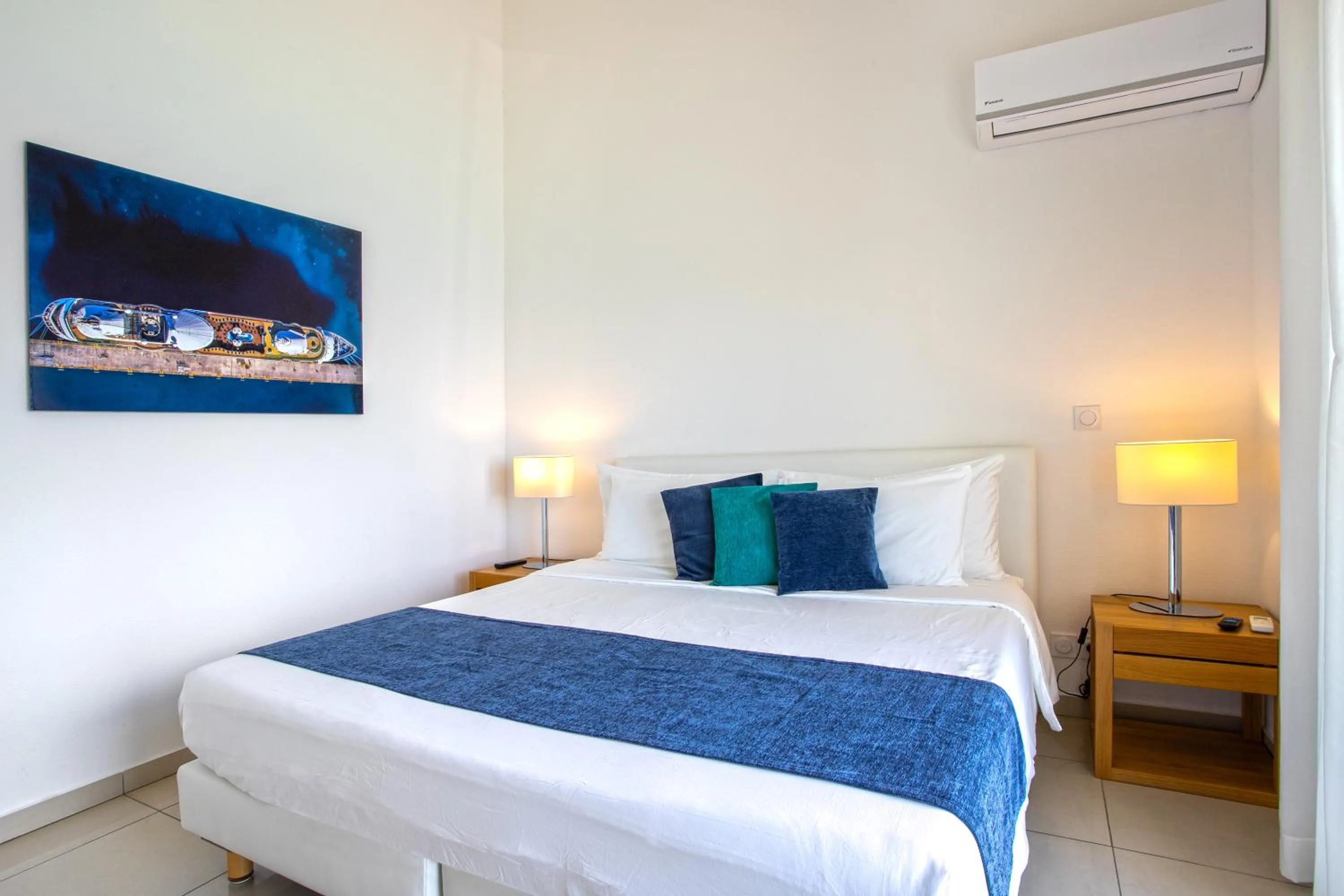 Bed in Bleu Emeraude Hotel