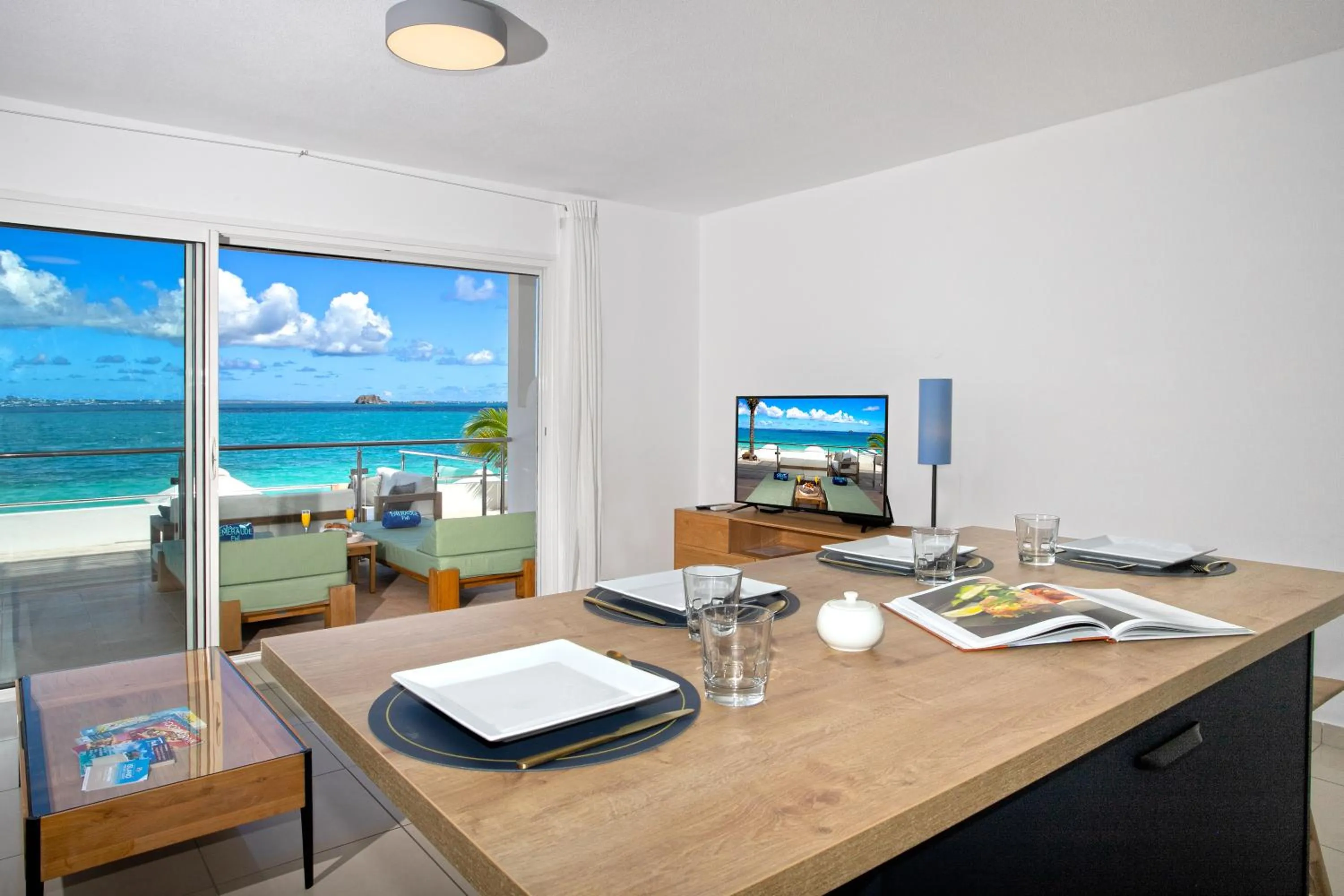 Balcony/Terrace in Bleu Emeraude Hotel