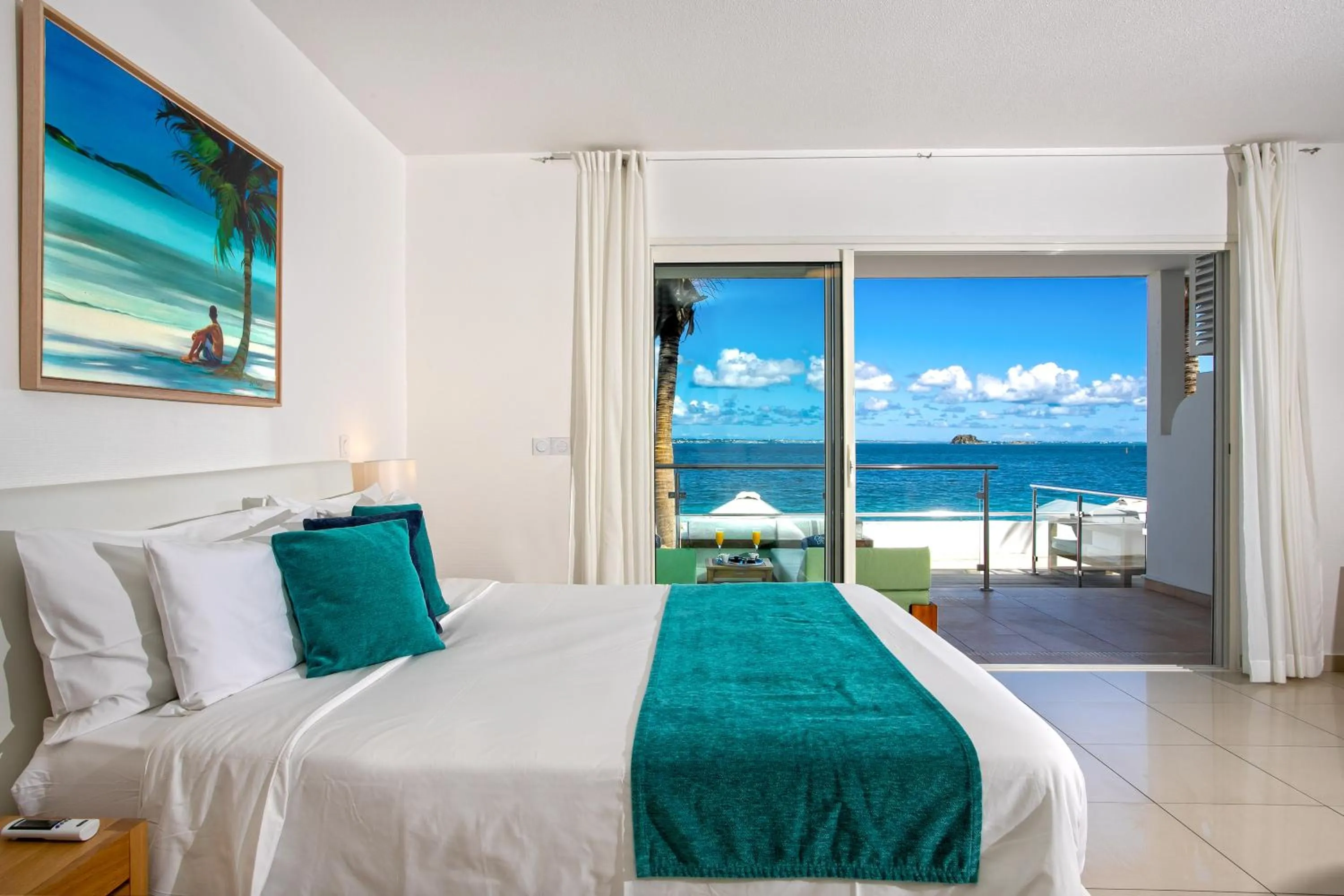 Bed in Bleu Emeraude Hotel