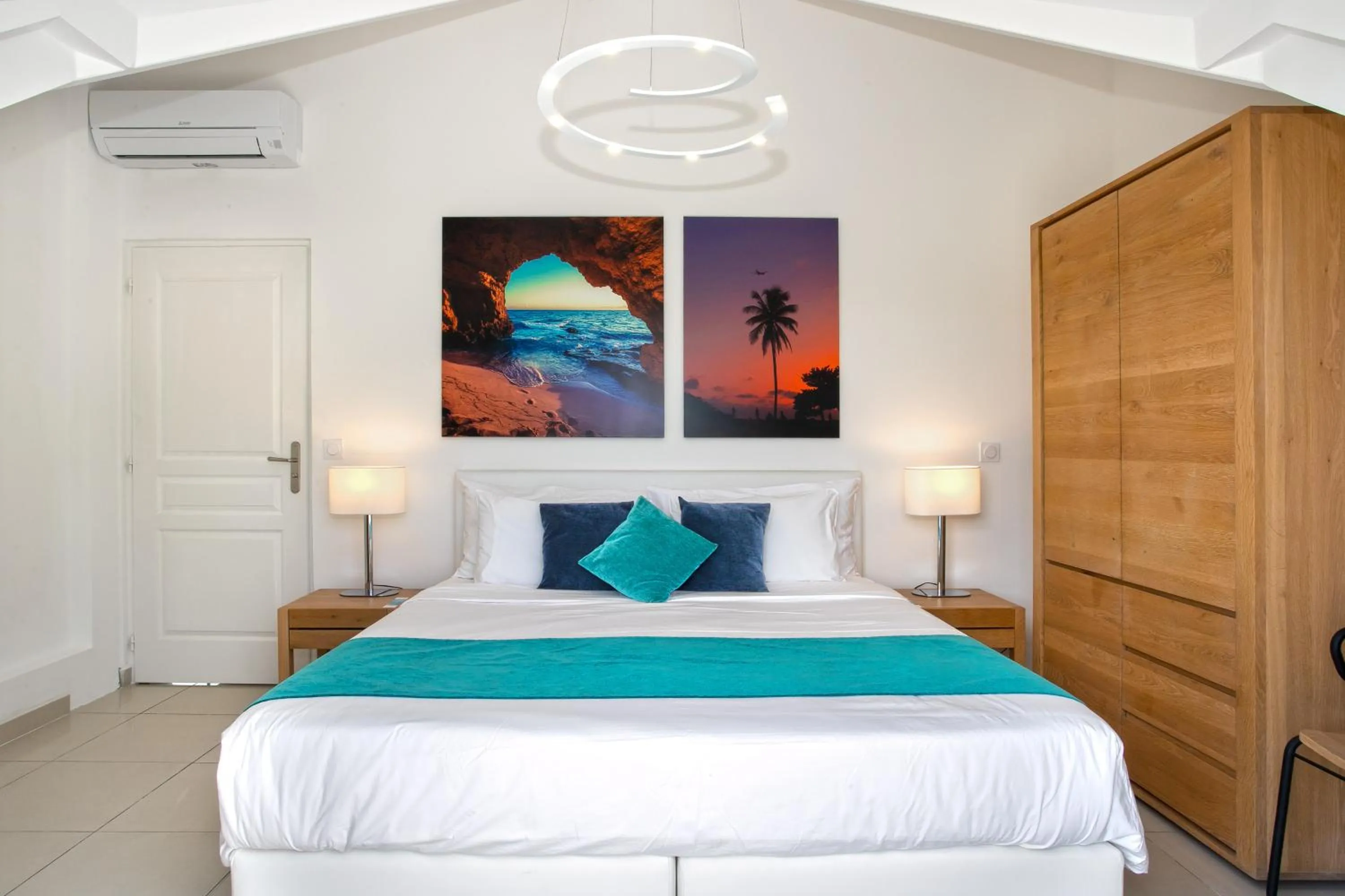 Bed in Bleu Emeraude Hotel