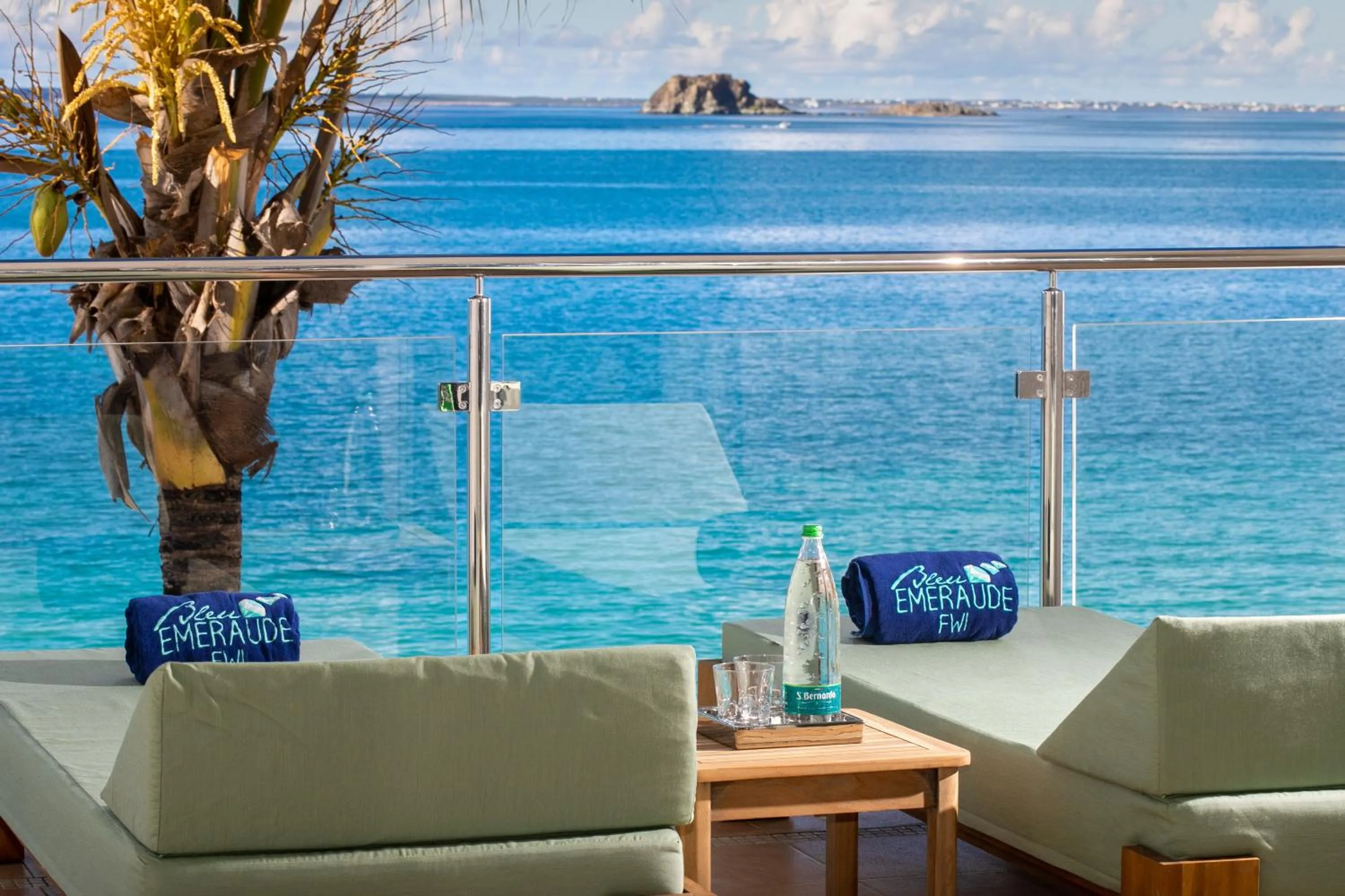 Balcony/Terrace in Bleu Emeraude Hotel