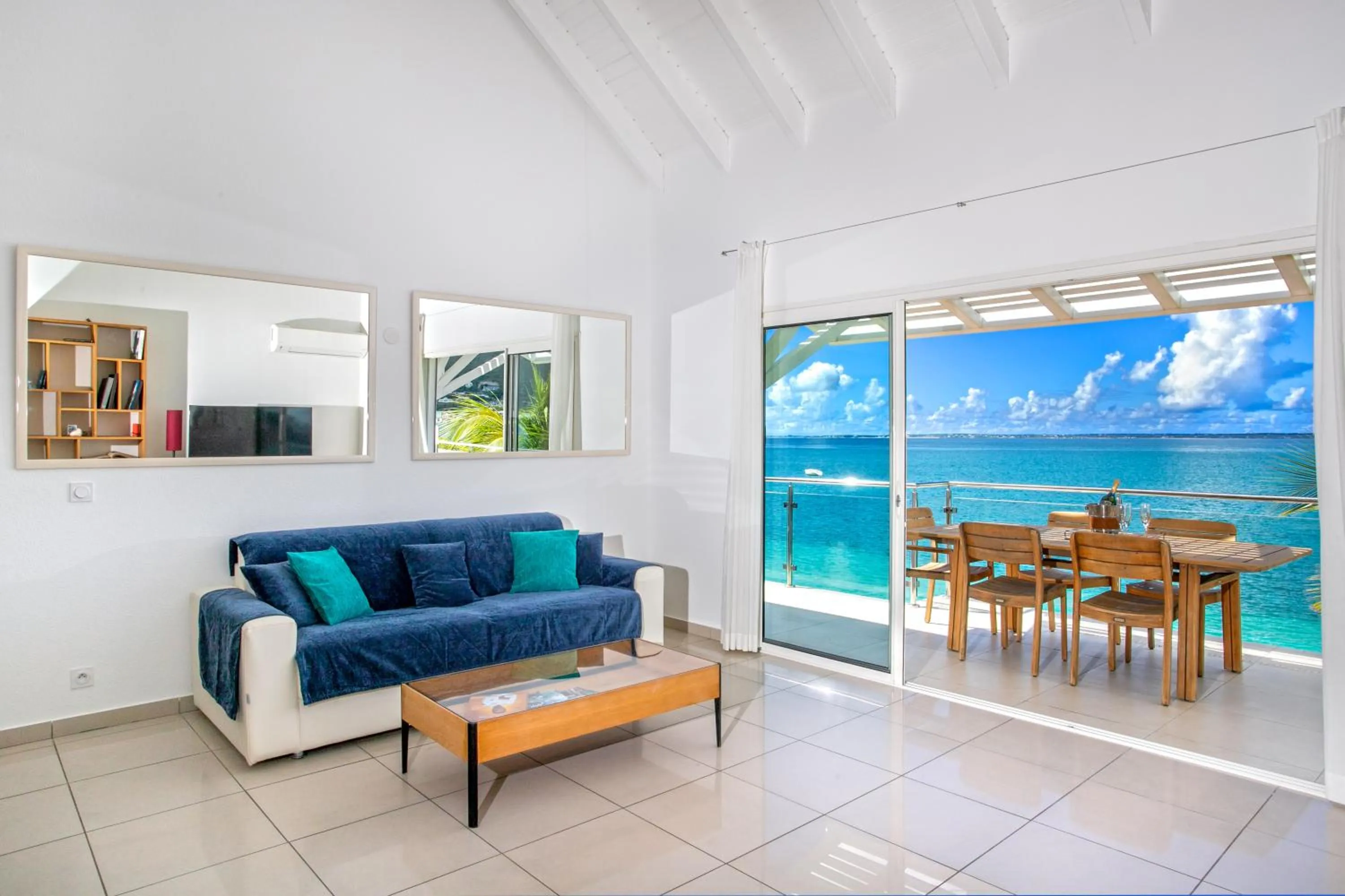 Balcony/Terrace in Bleu Emeraude Hotel