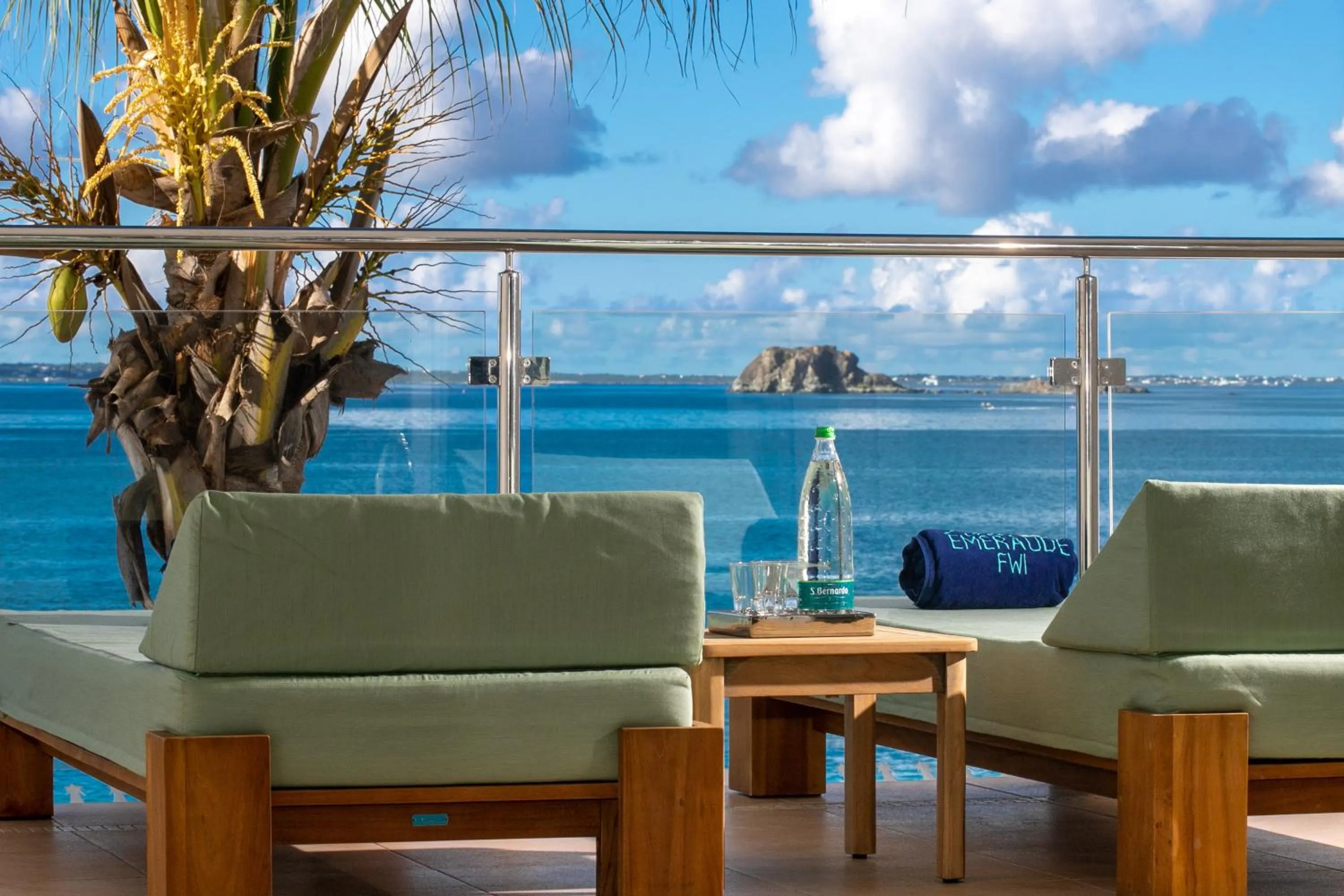 Balcony/Terrace in Bleu Emeraude Hotel