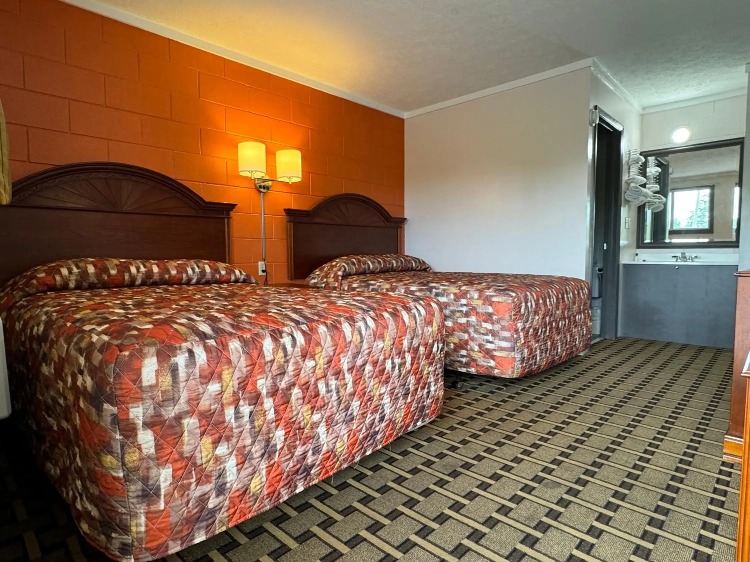 Budget Double Room in Economy Inn Budget Double Room in Economy Inn