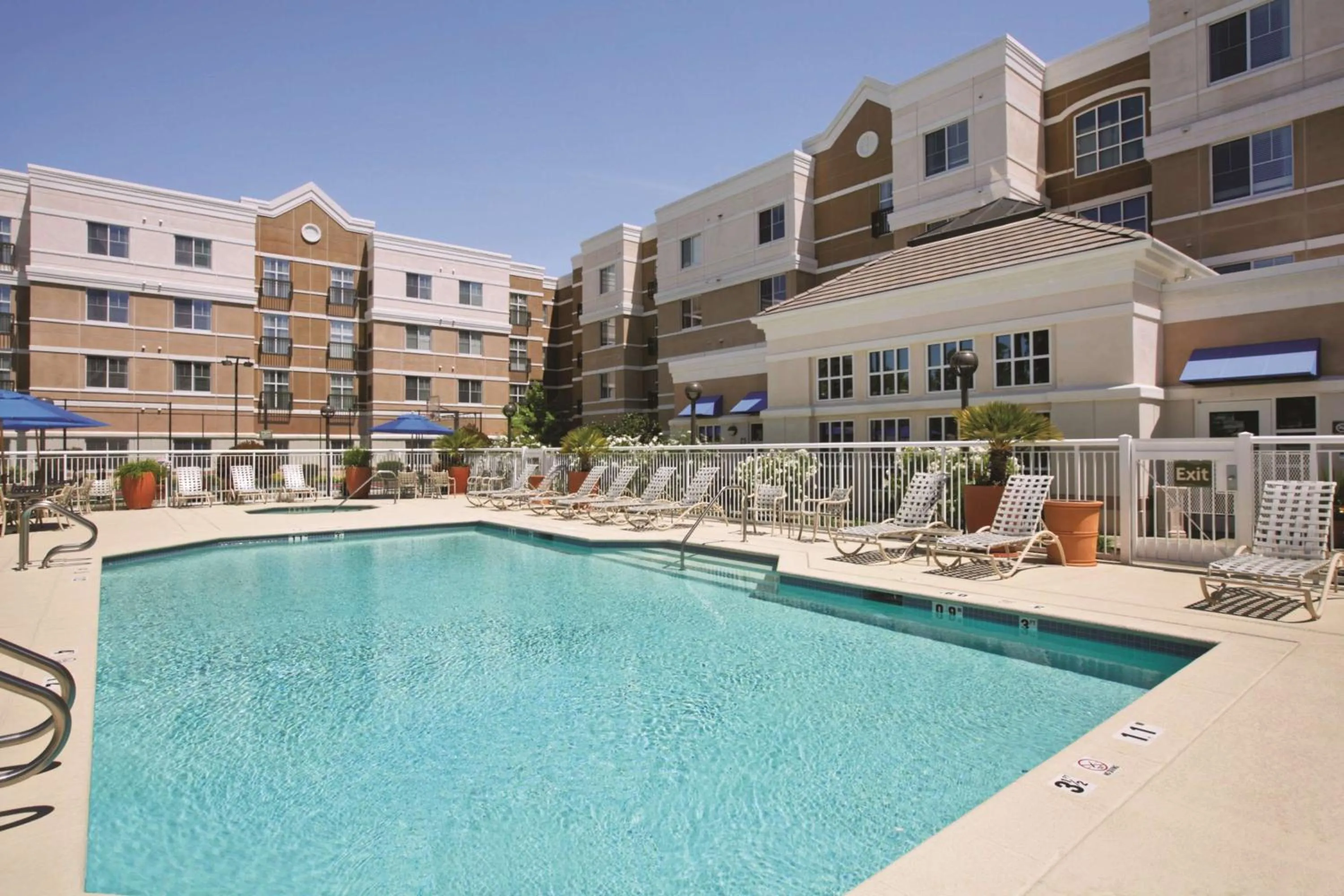 Swimming pool in Hyatt House Pleasant Hill