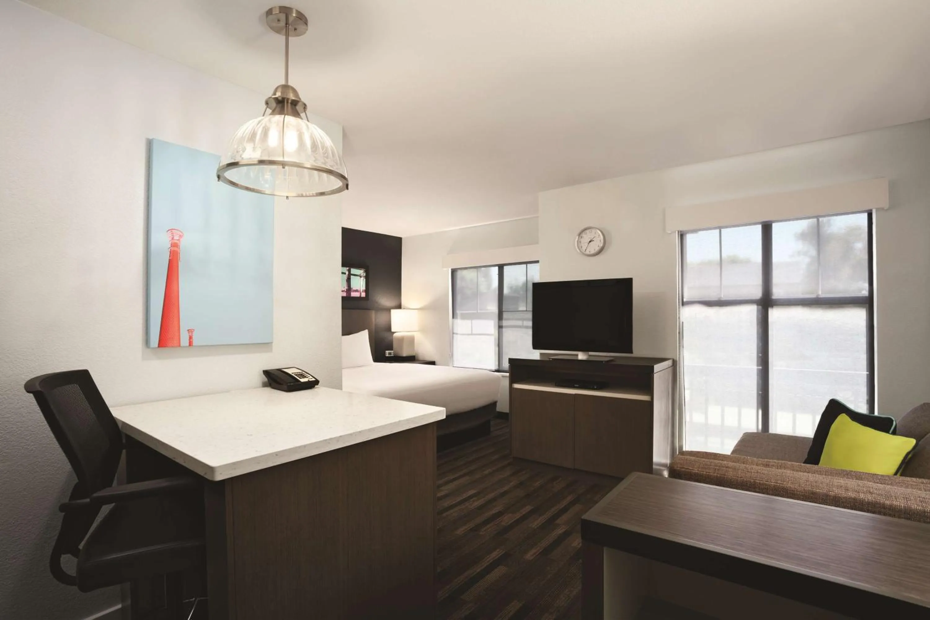 Photo of the whole room, Bed in Hyatt House Pleasant Hill