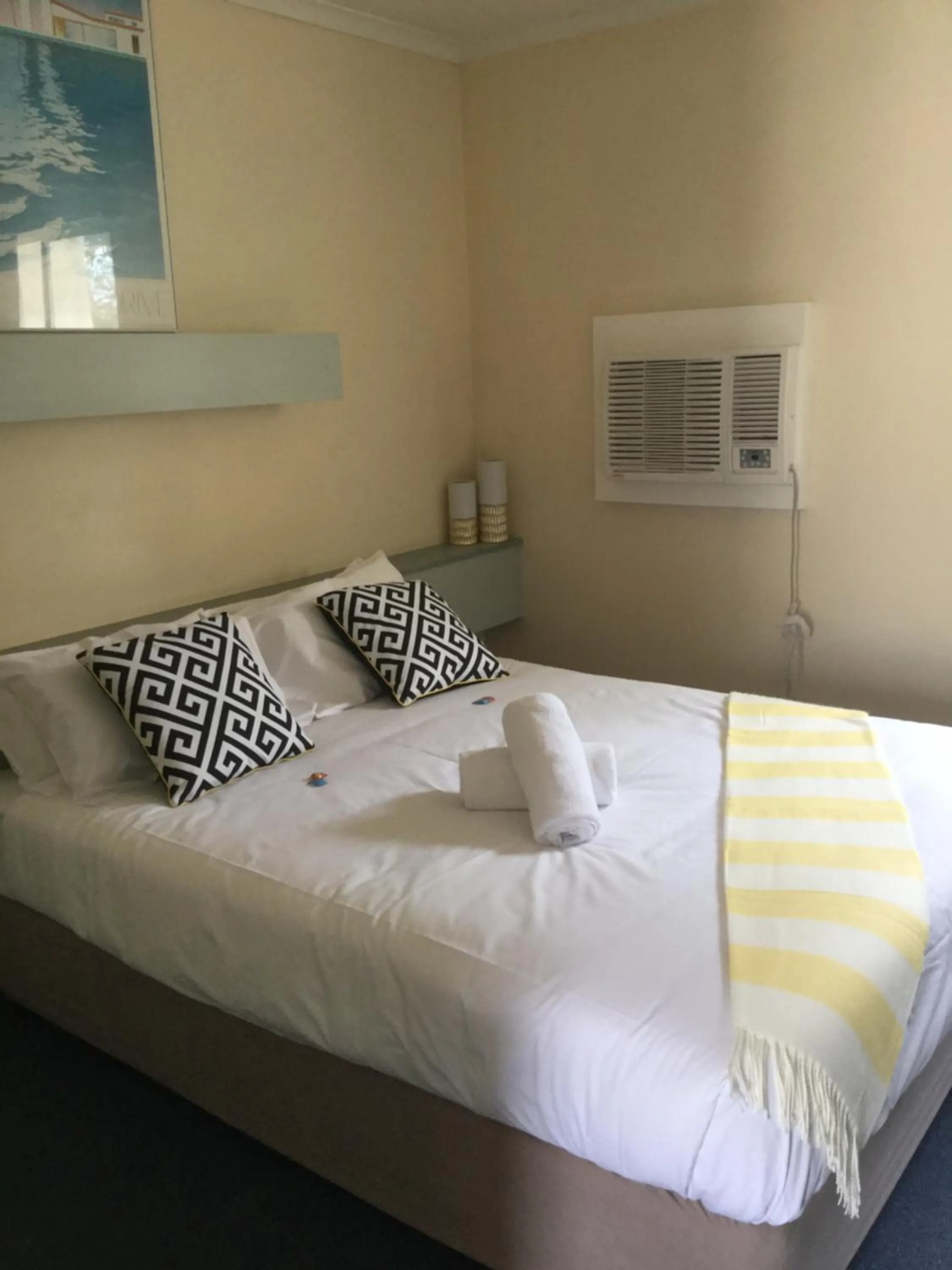 Bed in Emerald Central Hotel Official