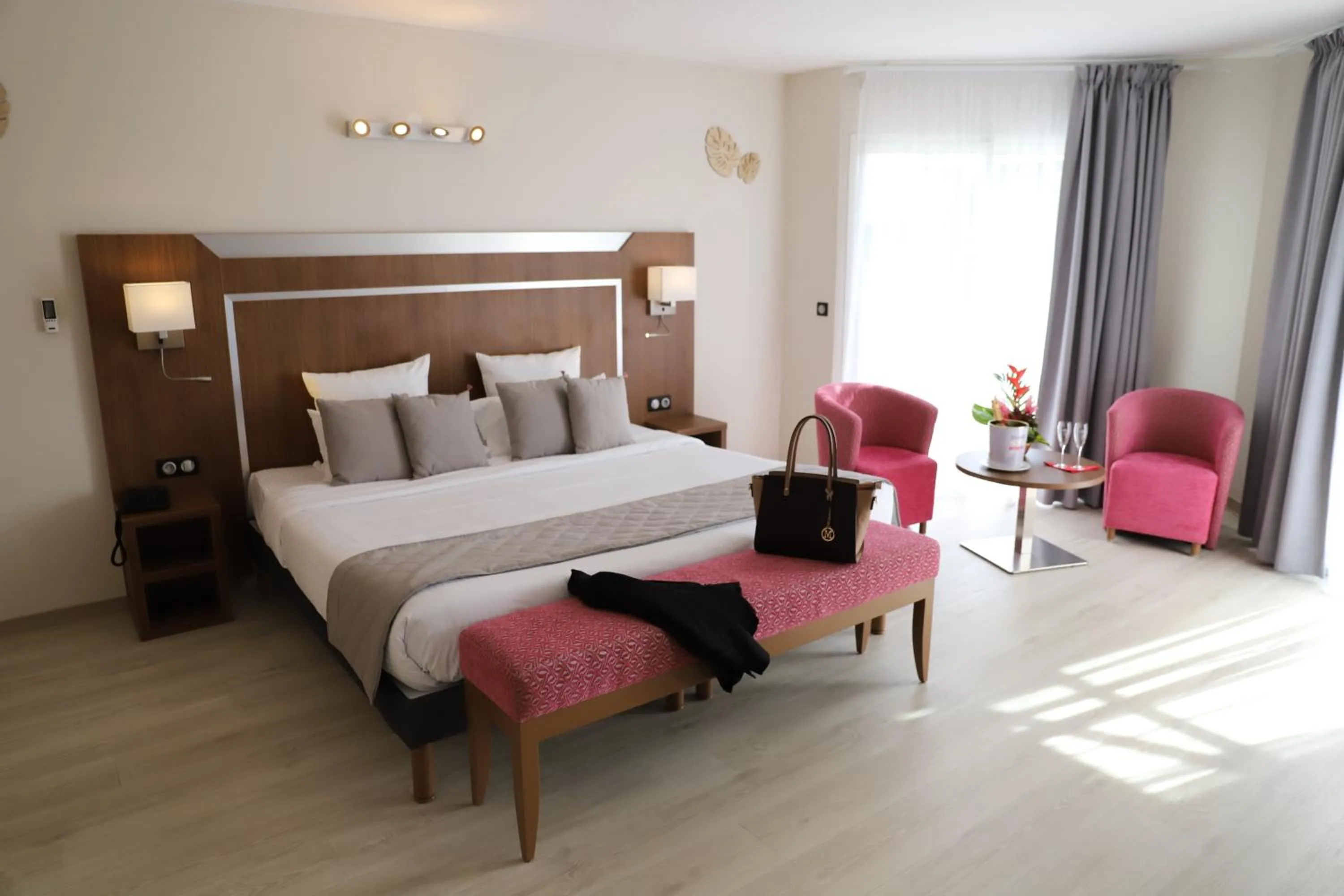 Bed in Hôtel Saint-Georges