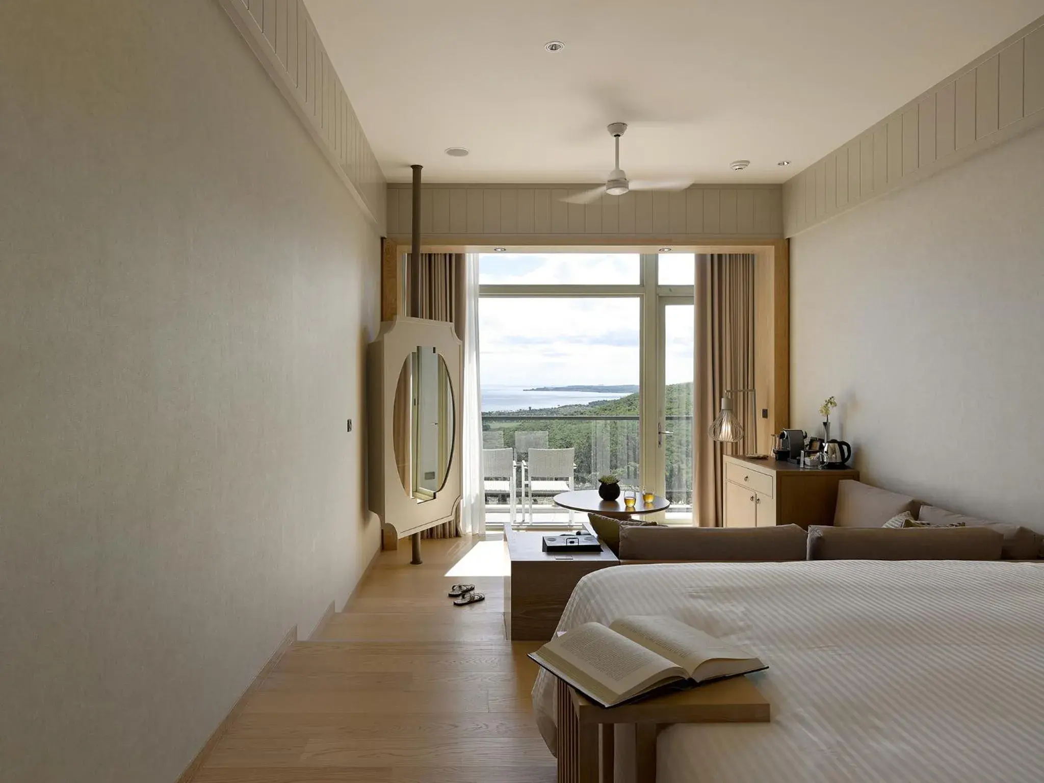 Photo of the whole room, Bed in Gloria Manor Photo of the whole room, Bed in Gloria Manor