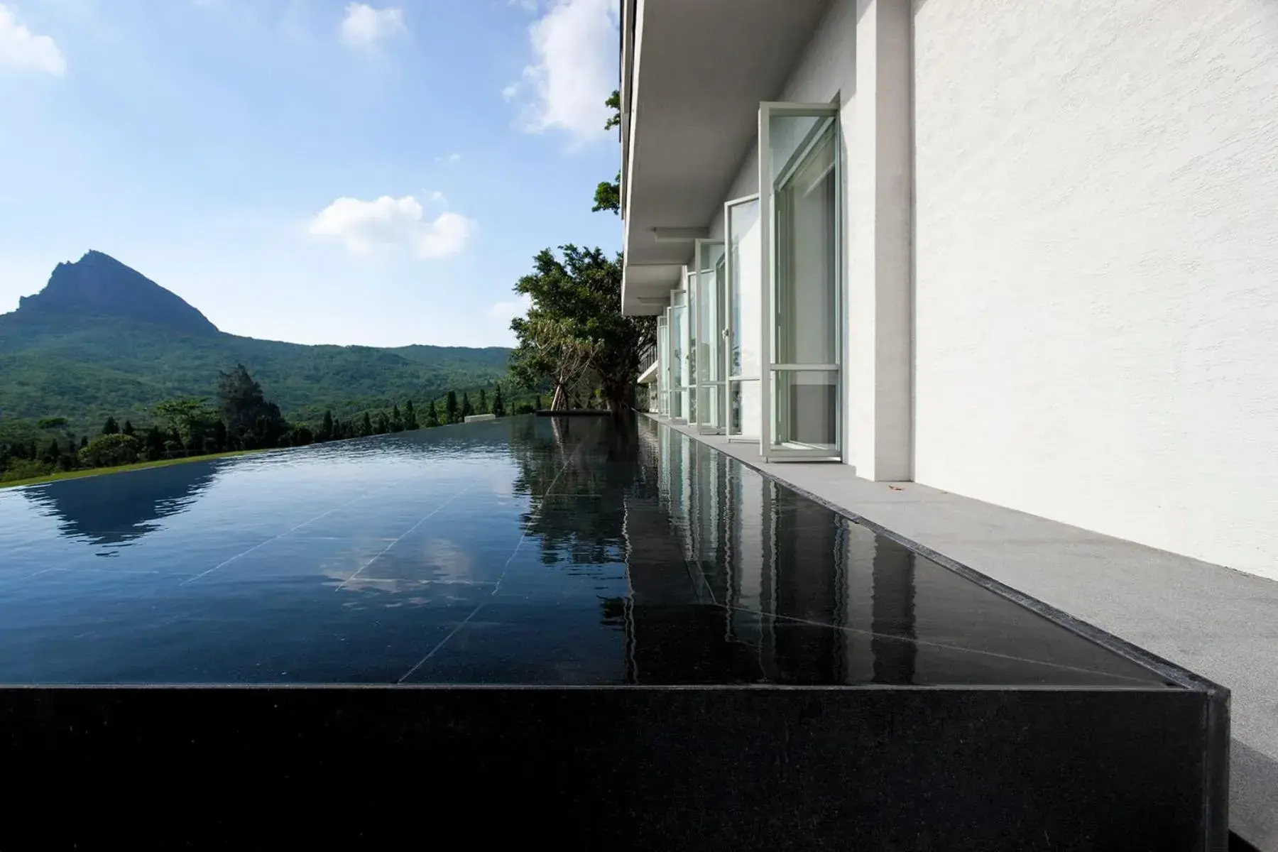 Property building in Gloria Manor Property building in Gloria Manor