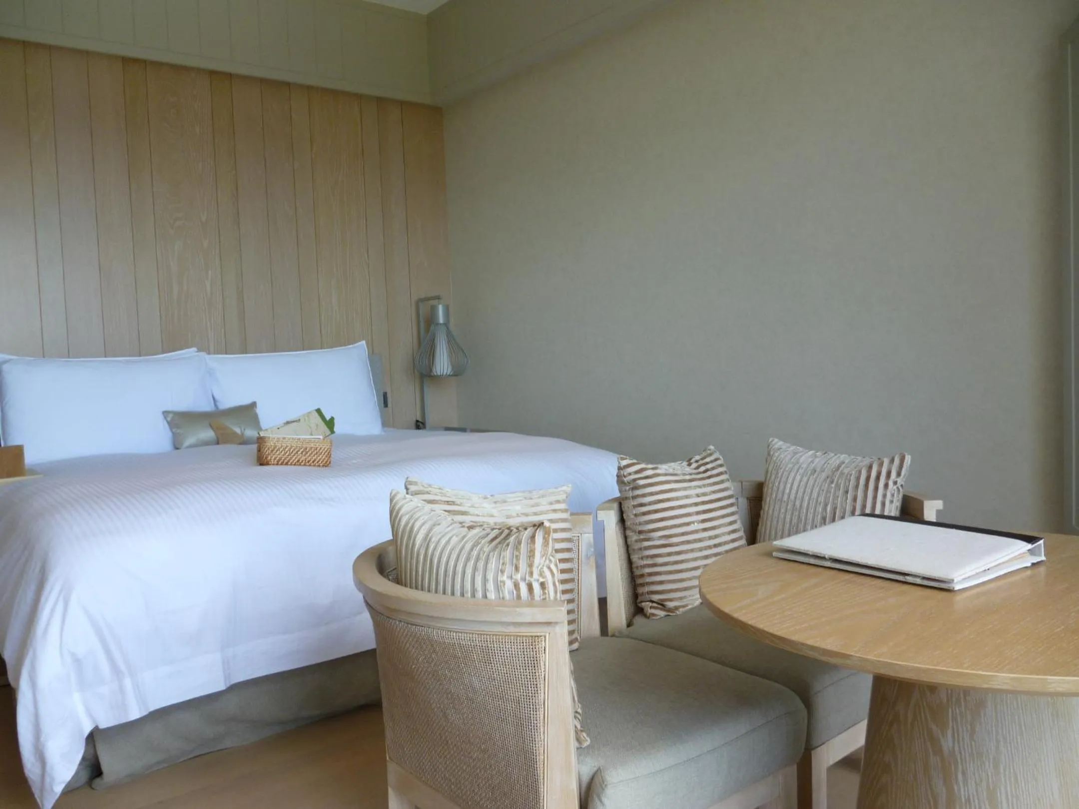 Bedroom, Bed in Gloria Manor