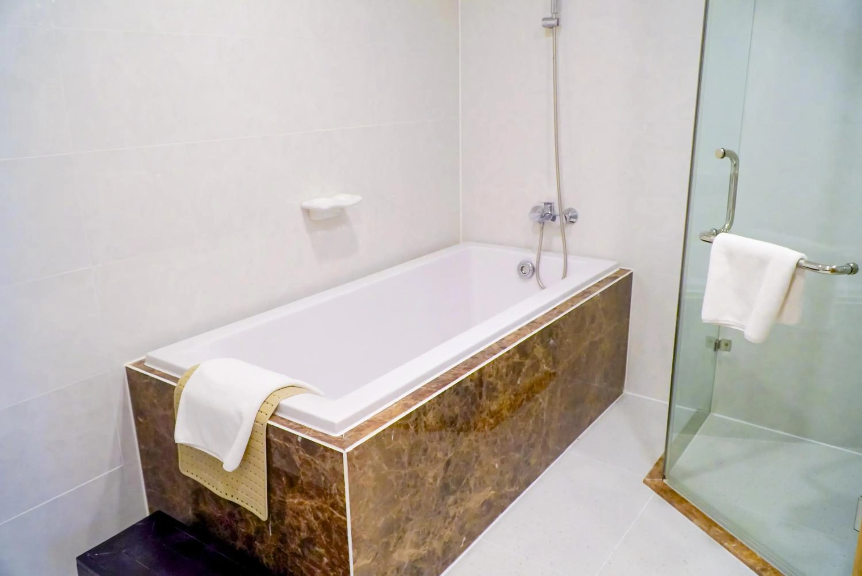 Bath in TTC Hotel Can Tho