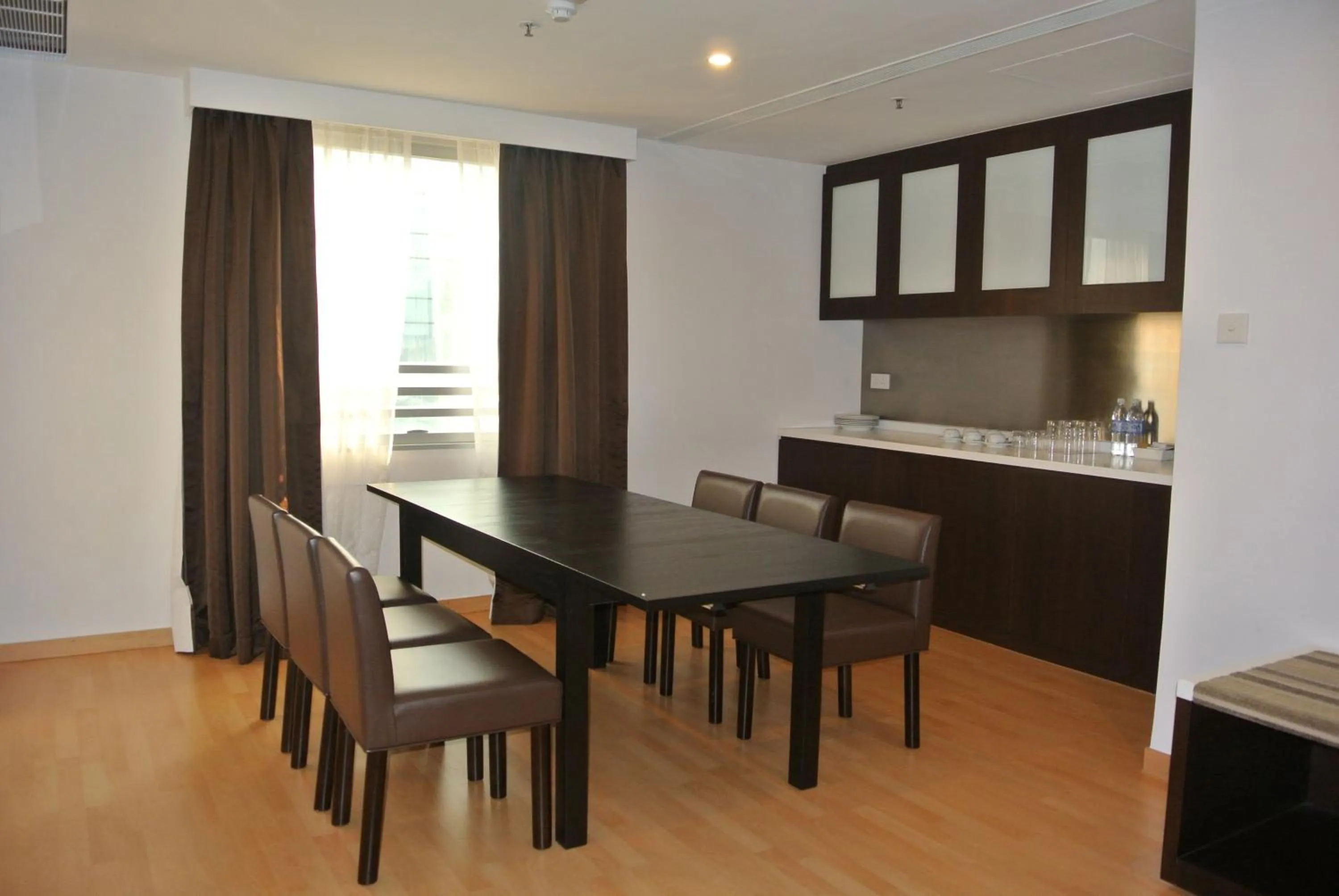 Photo of the whole room in ibis Hong Kong North Point