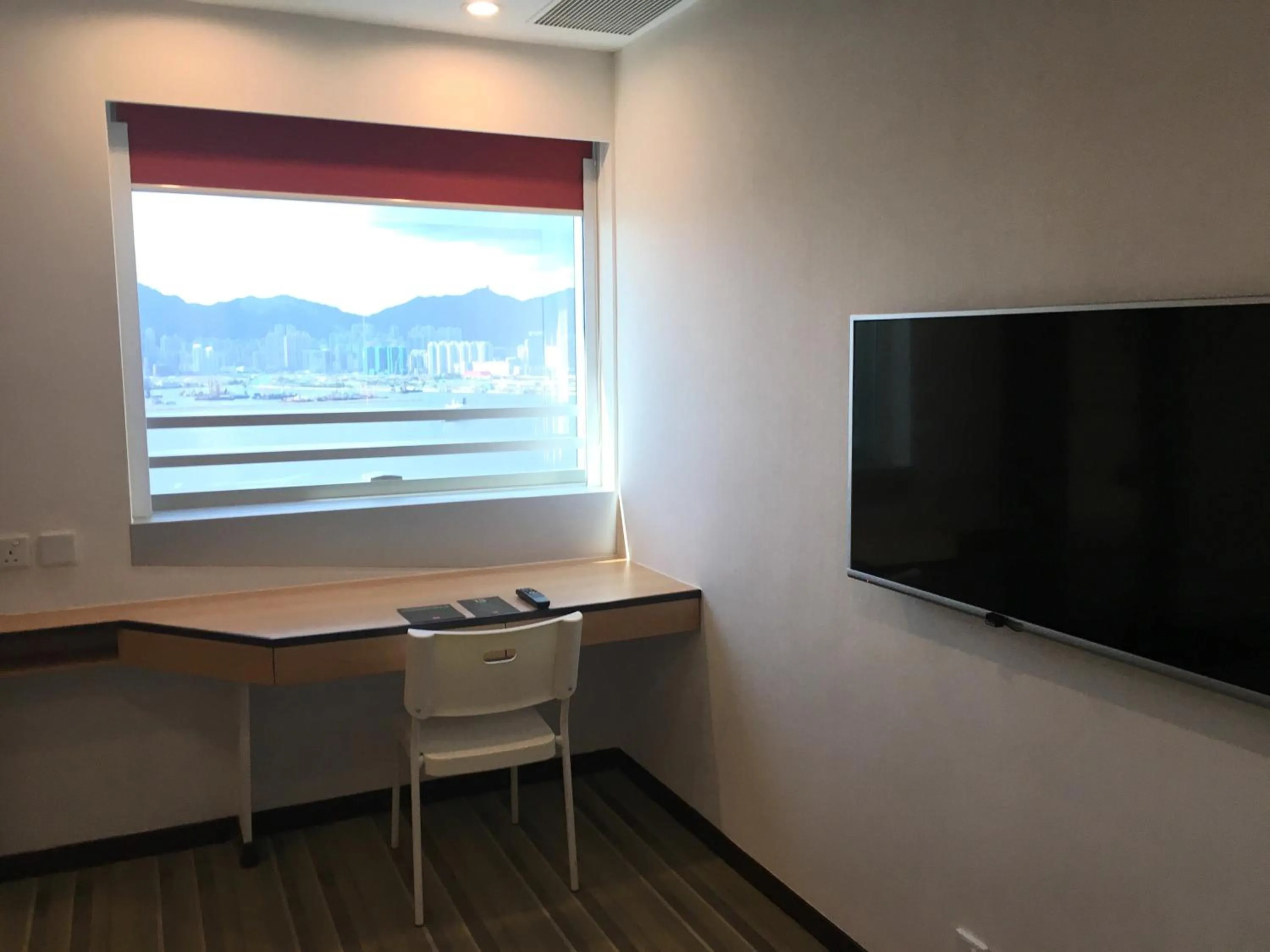 Photo of the whole room in ibis Hong Kong North Point