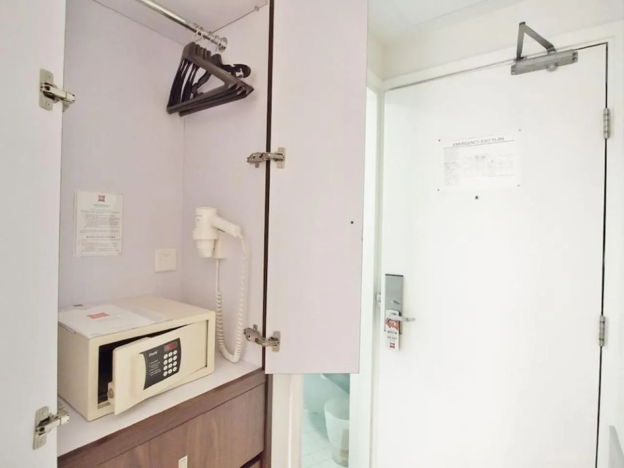 hair dryier in ibis Hong Kong North Point