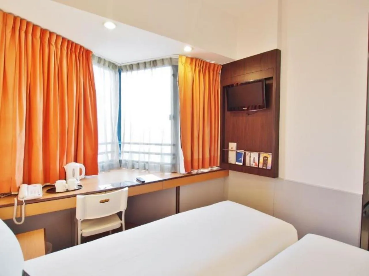 Bed in ibis Hong Kong North Point